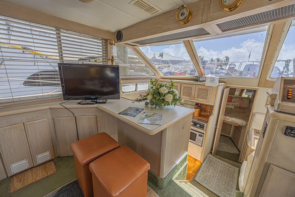 45' 1994 Tollycraft 45 Cockpit Motor Yacht
