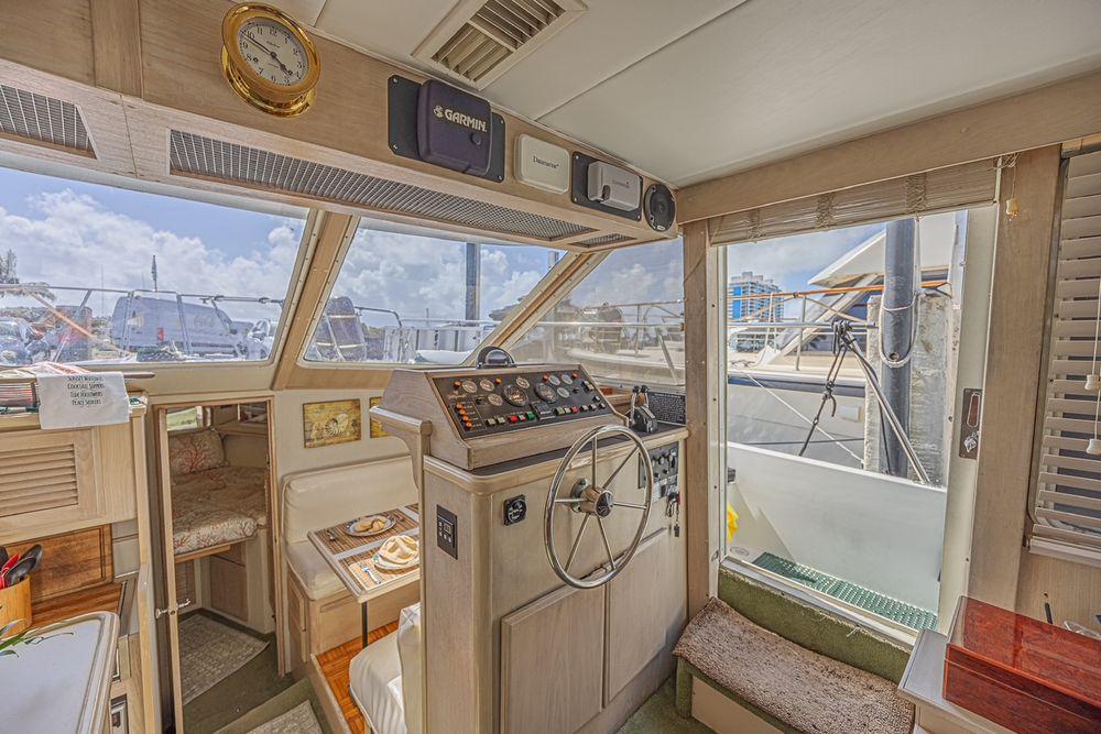 45' 1994 Tollycraft 45 Cockpit Motor Yacht