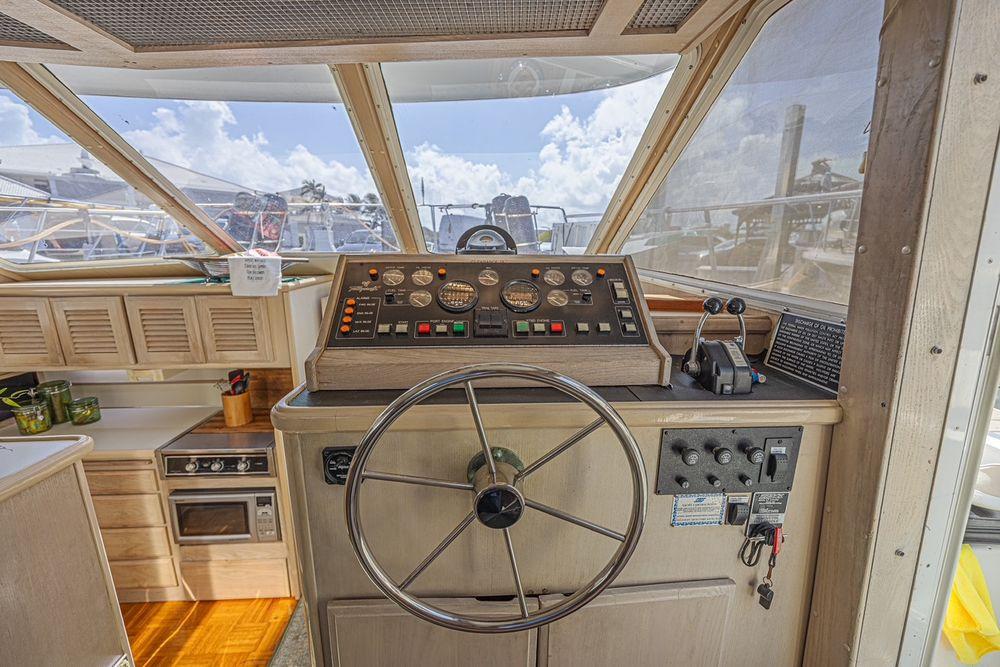 45' 1994 Tollycraft 45 Cockpit Motor Yacht