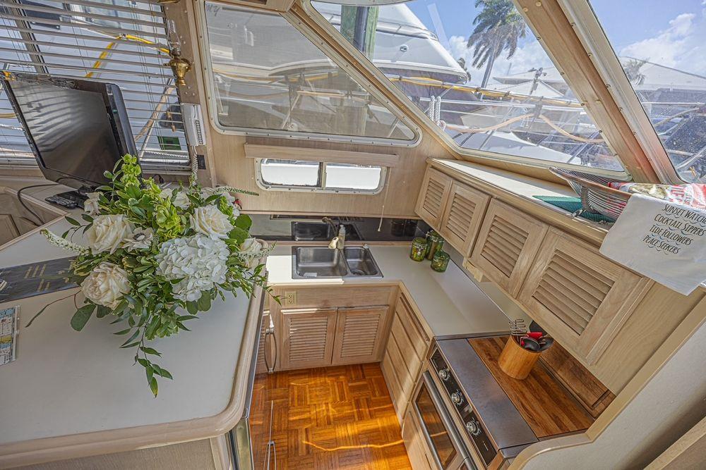 45' 1994 Tollycraft 45 Cockpit Motor Yacht