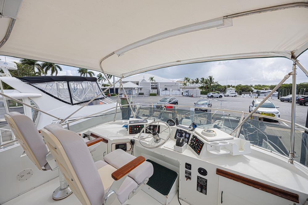 45' 1994 Tollycraft 45 Cockpit Motor Yacht