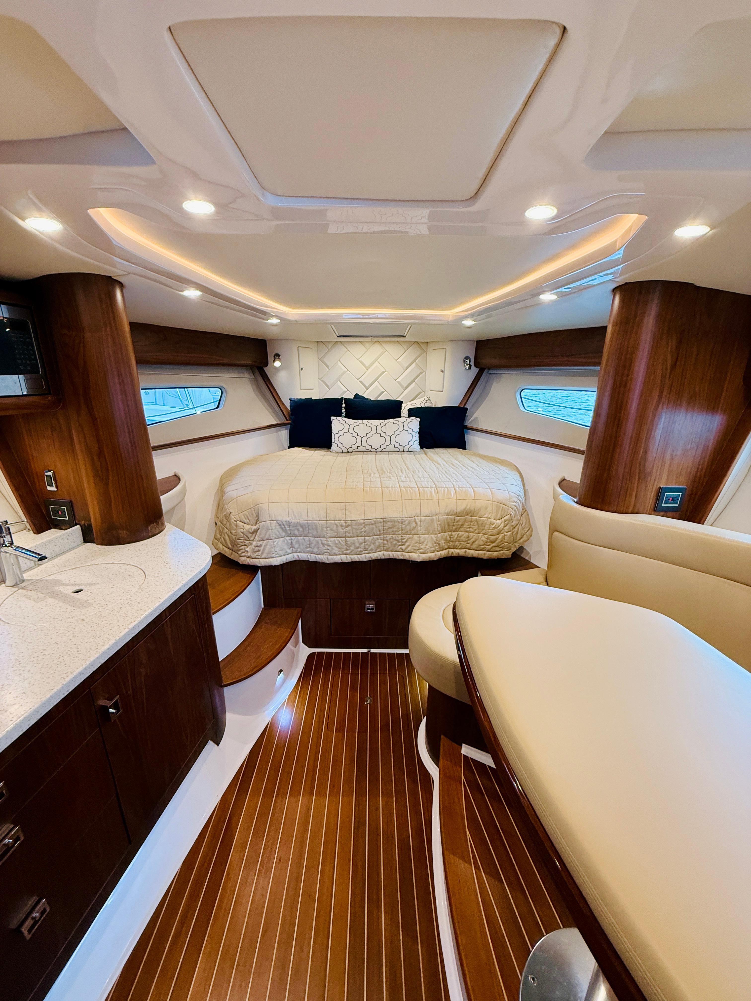 41' 2021 Intrepid 410 Evolution