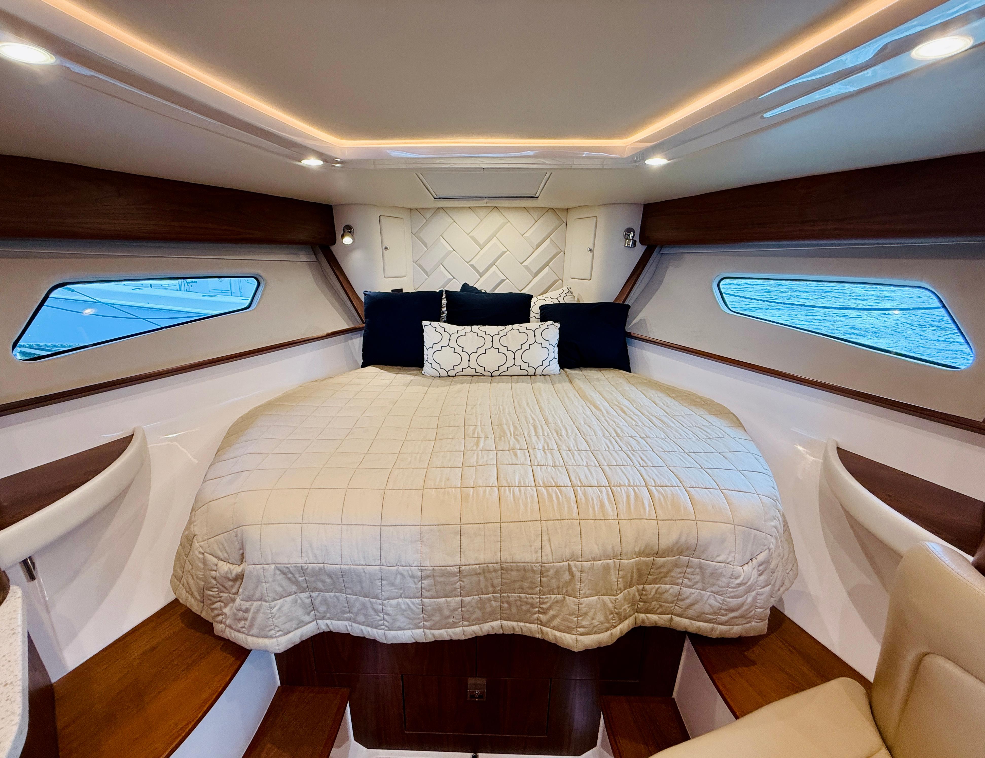 41' 2021 Intrepid 410 Evolution
