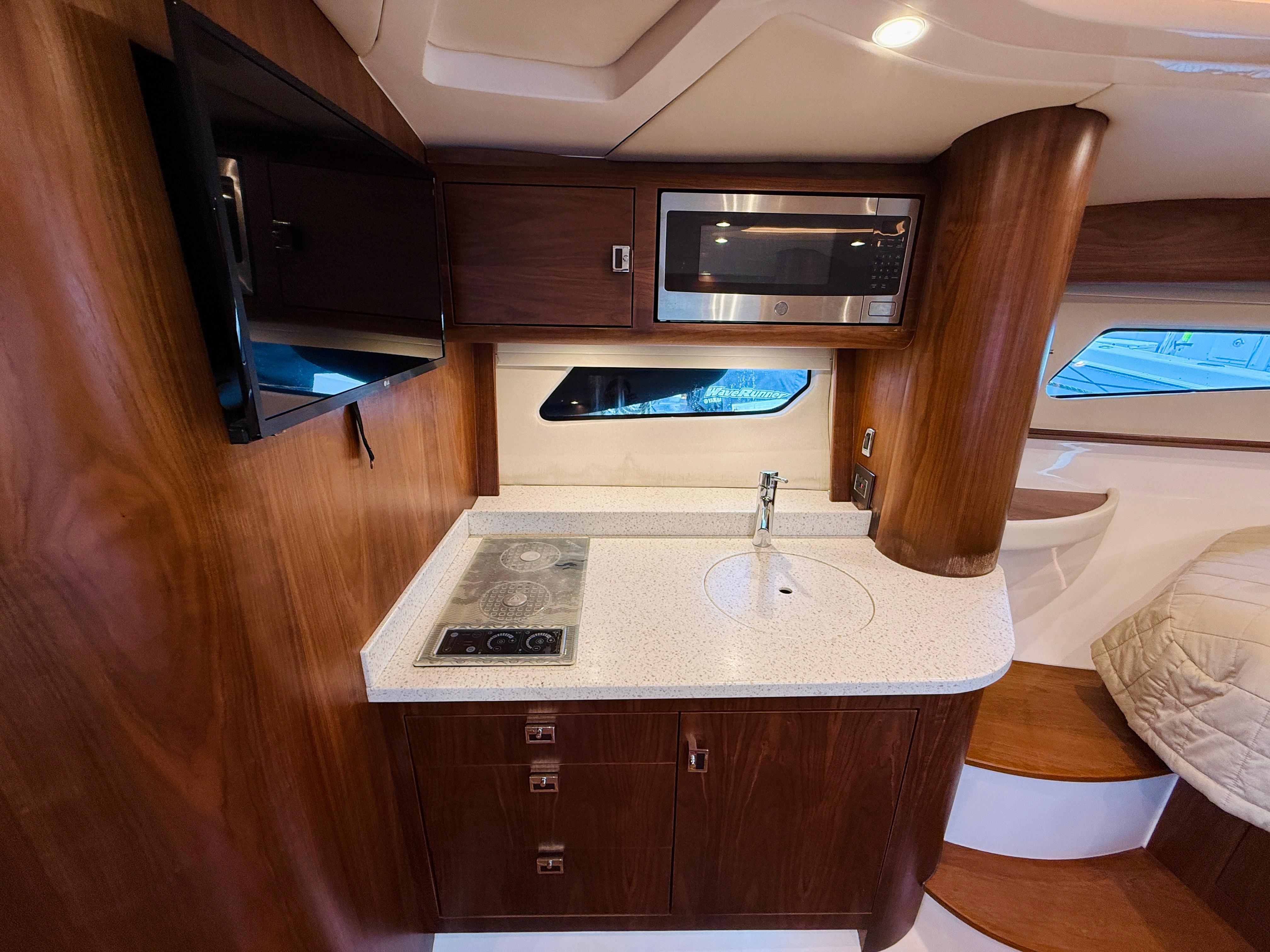 41' 2021 Intrepid 410 Evolution