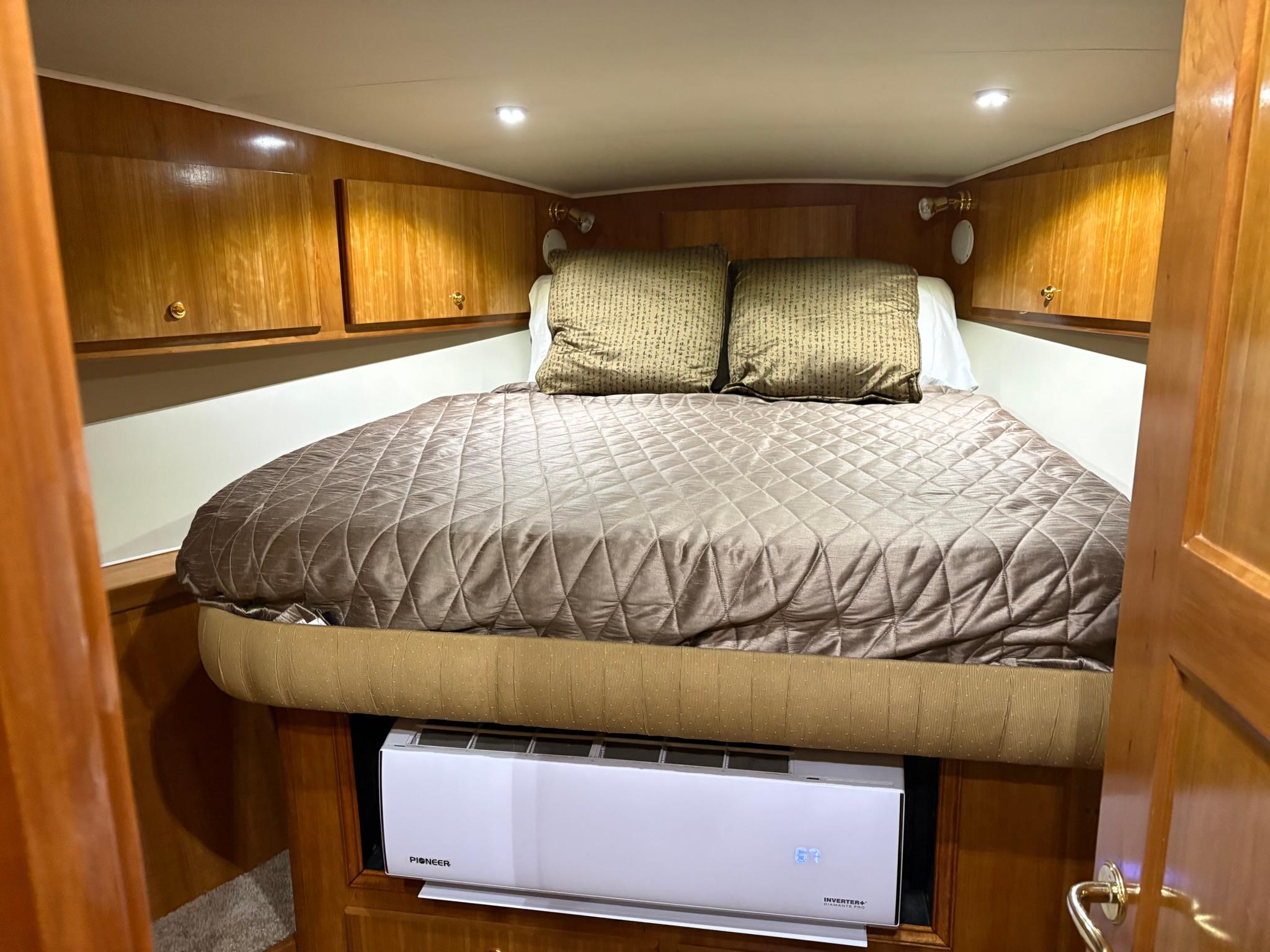 56' 2001 Navigator 5600 Pilothouse Classic