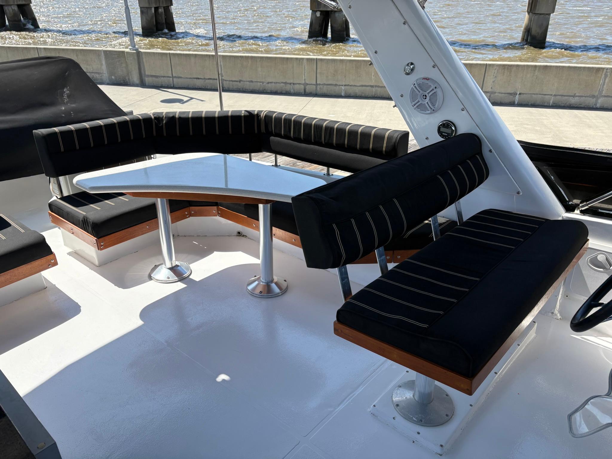 56' 2001 Navigator 5600 Pilothouse Classic