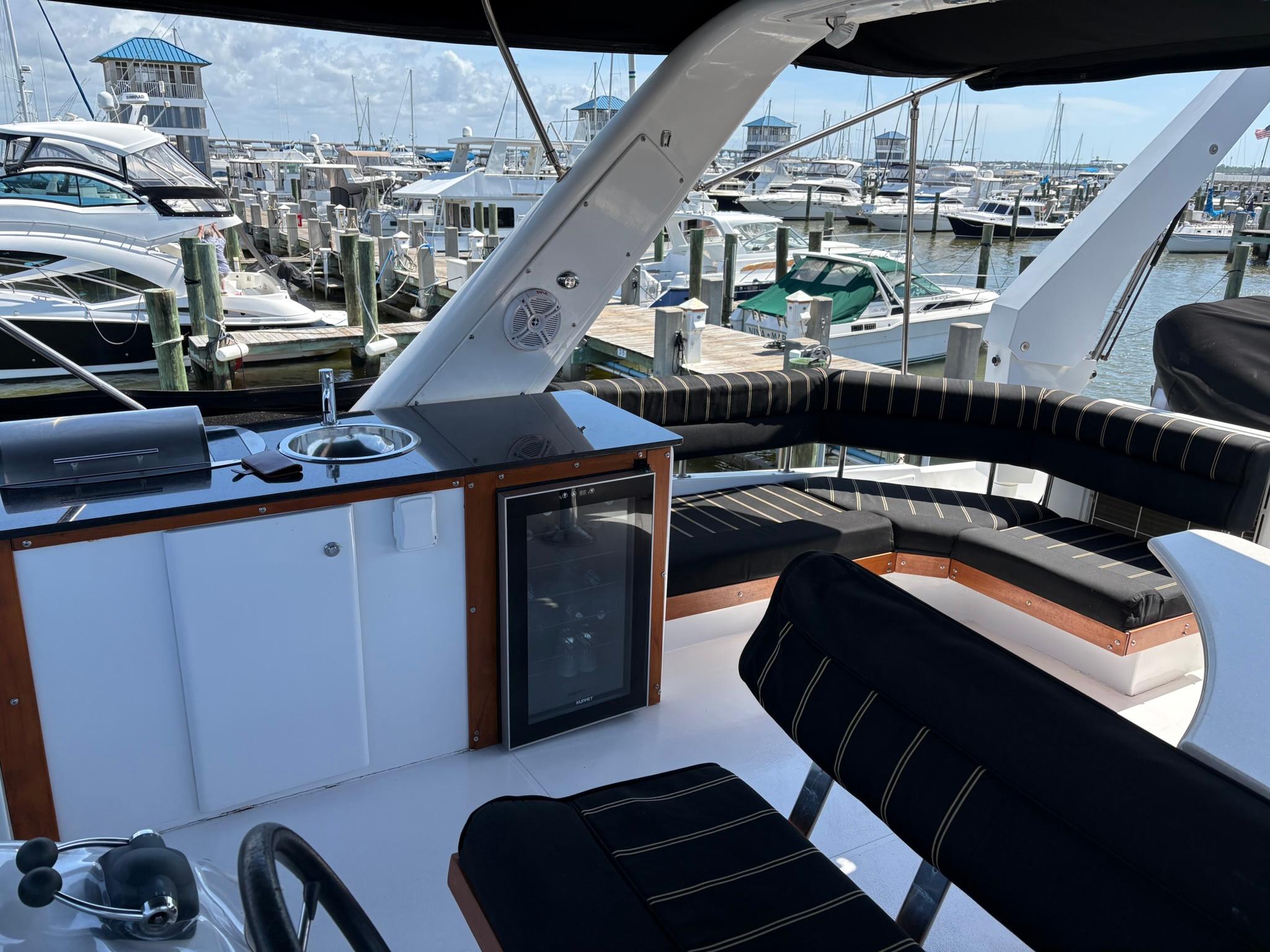 56' 2001 Navigator 5600 Pilothouse Classic