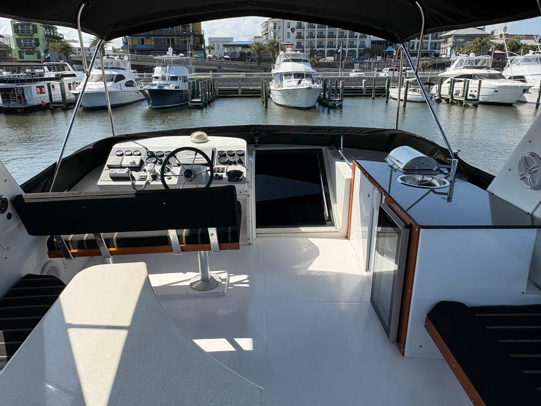 56' 2001 Navigator 5600 Pilothouse Classic