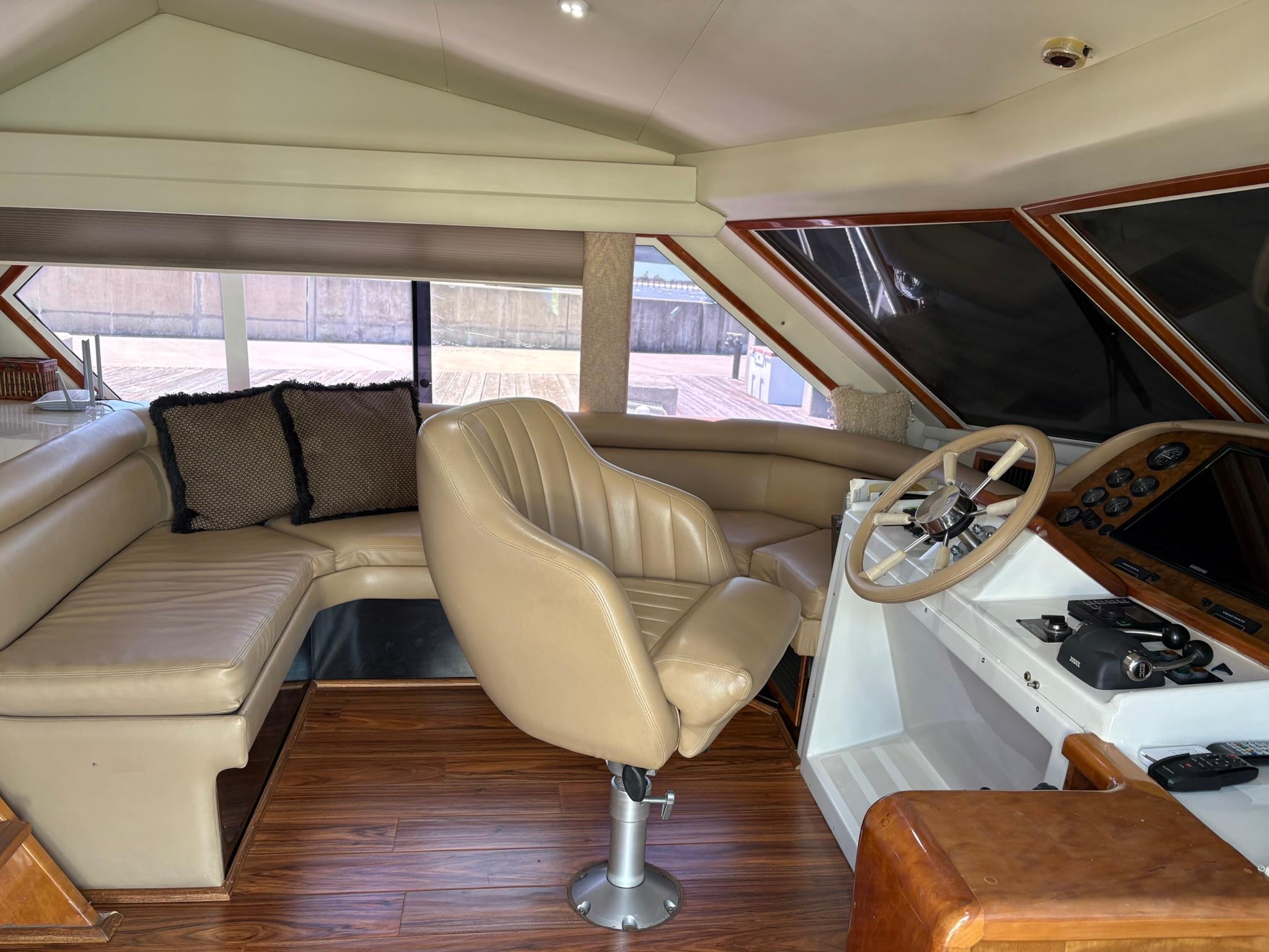 56' 2001 Navigator 5600 Pilothouse Classic