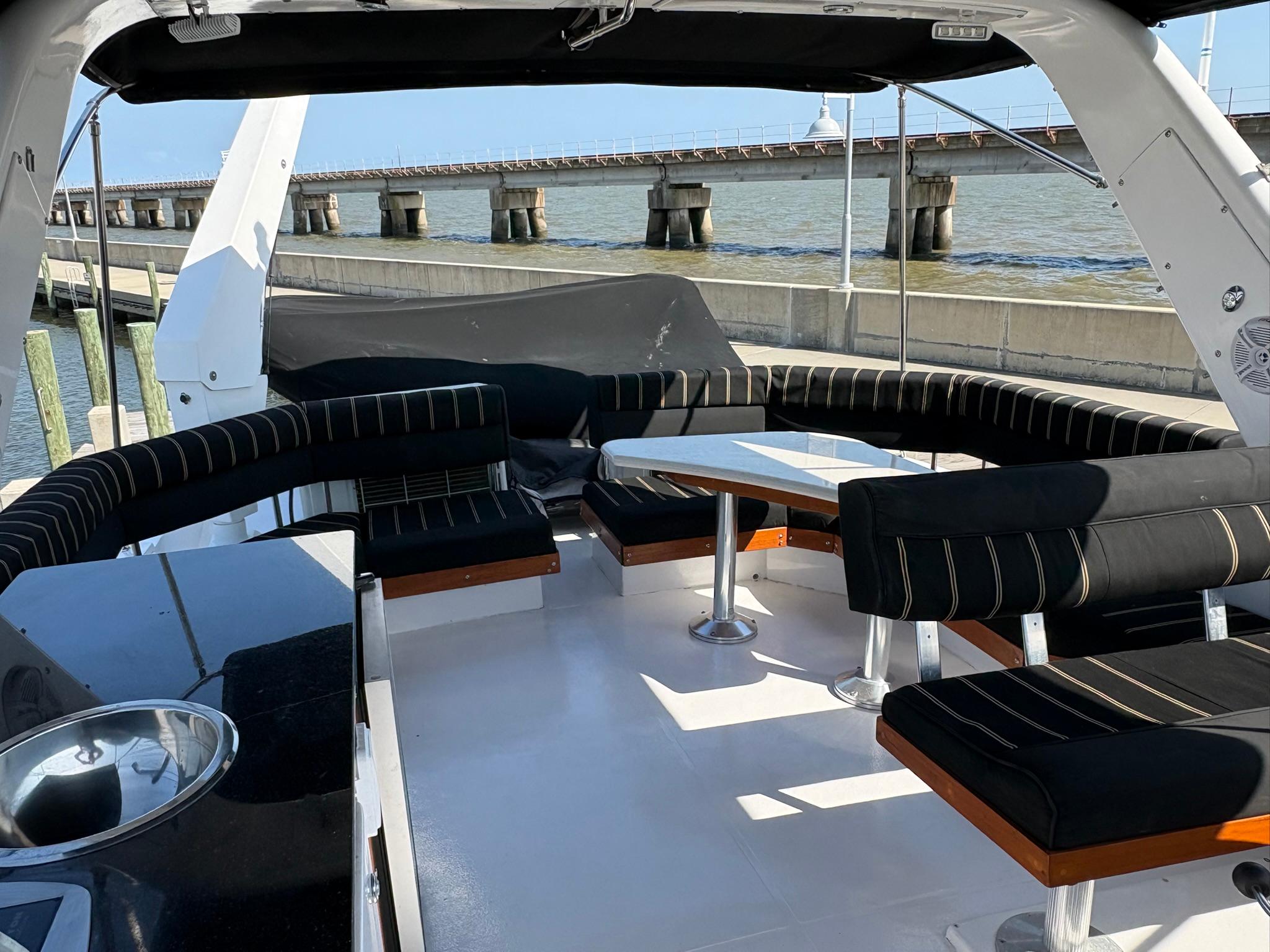 56' 2001 Navigator 5600 Pilothouse Classic
