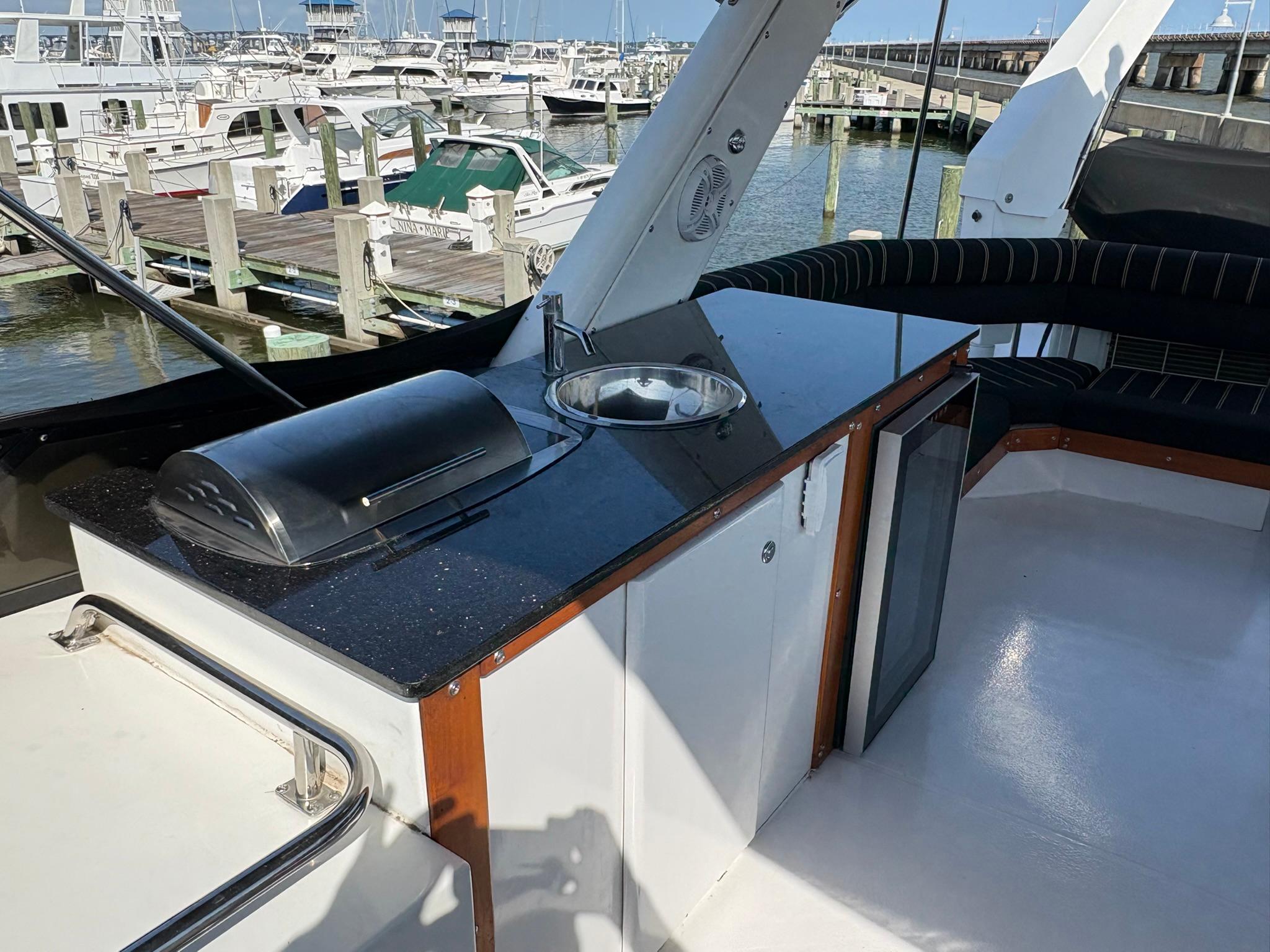 56' 2001 Navigator 5600 Pilothouse Classic