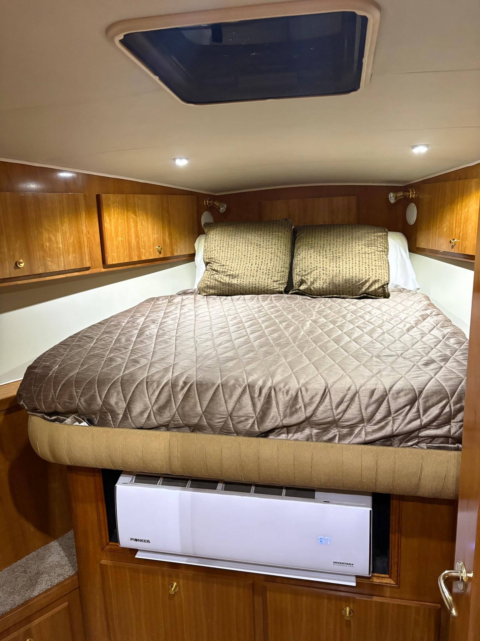 56' 2001 Navigator 5600 Pilothouse Classic