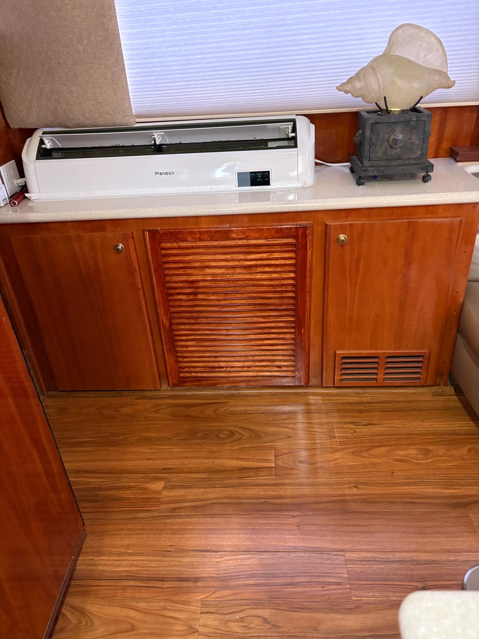 56' 2001 Navigator 5600 Pilothouse Classic