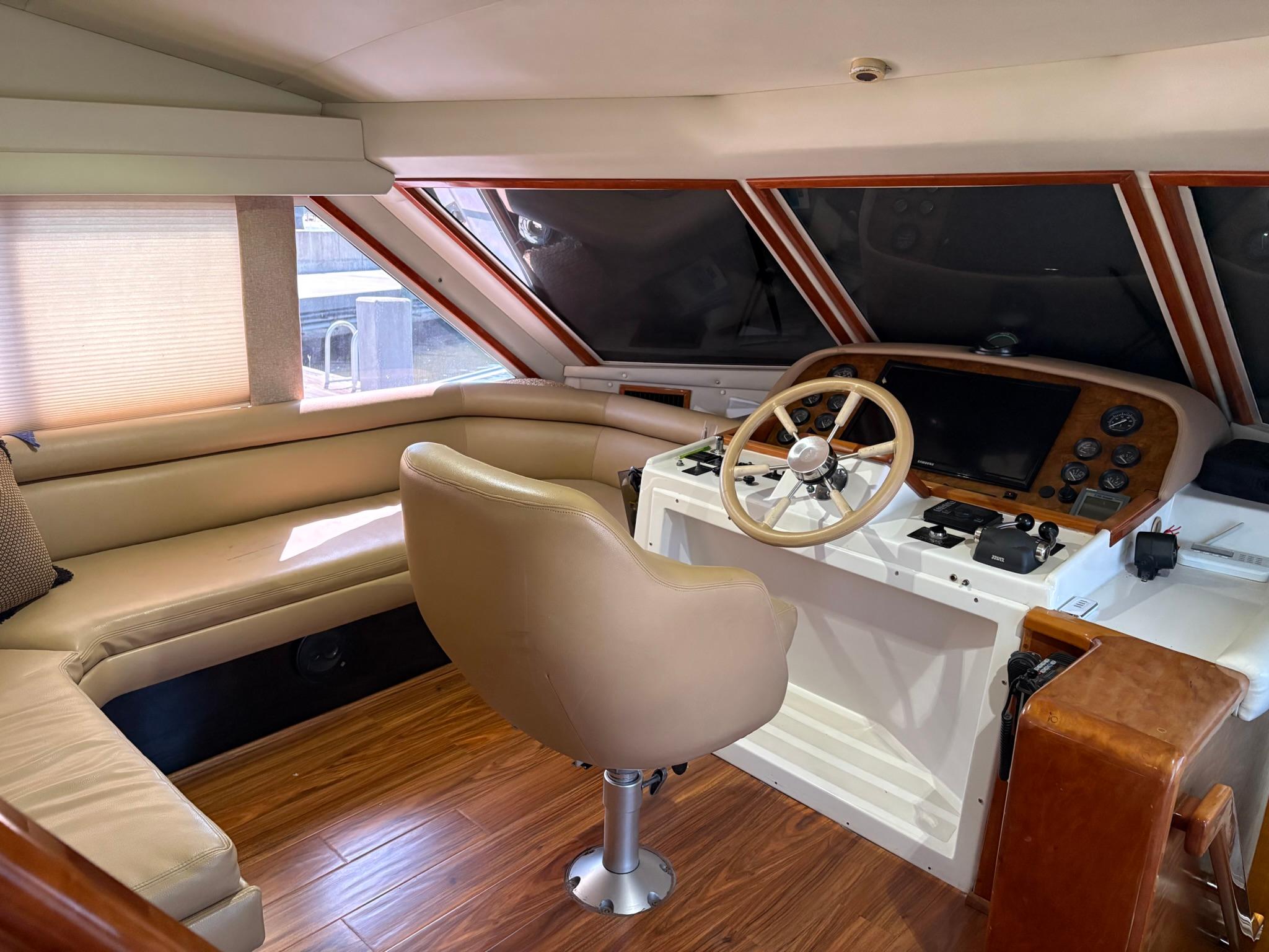 56' 2001 Navigator 5600 Pilothouse Classic
