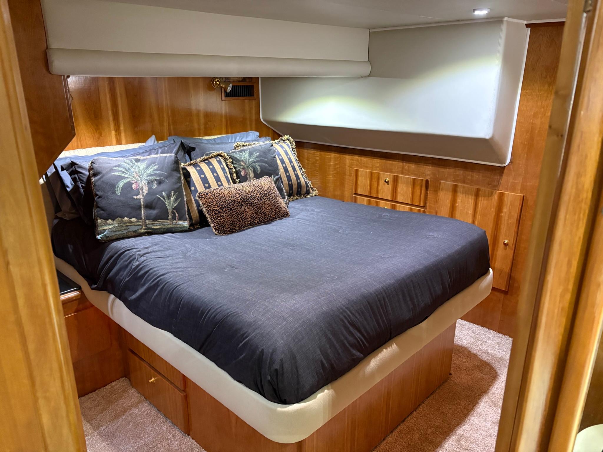 56' 2001 Navigator 5600 Pilothouse Classic