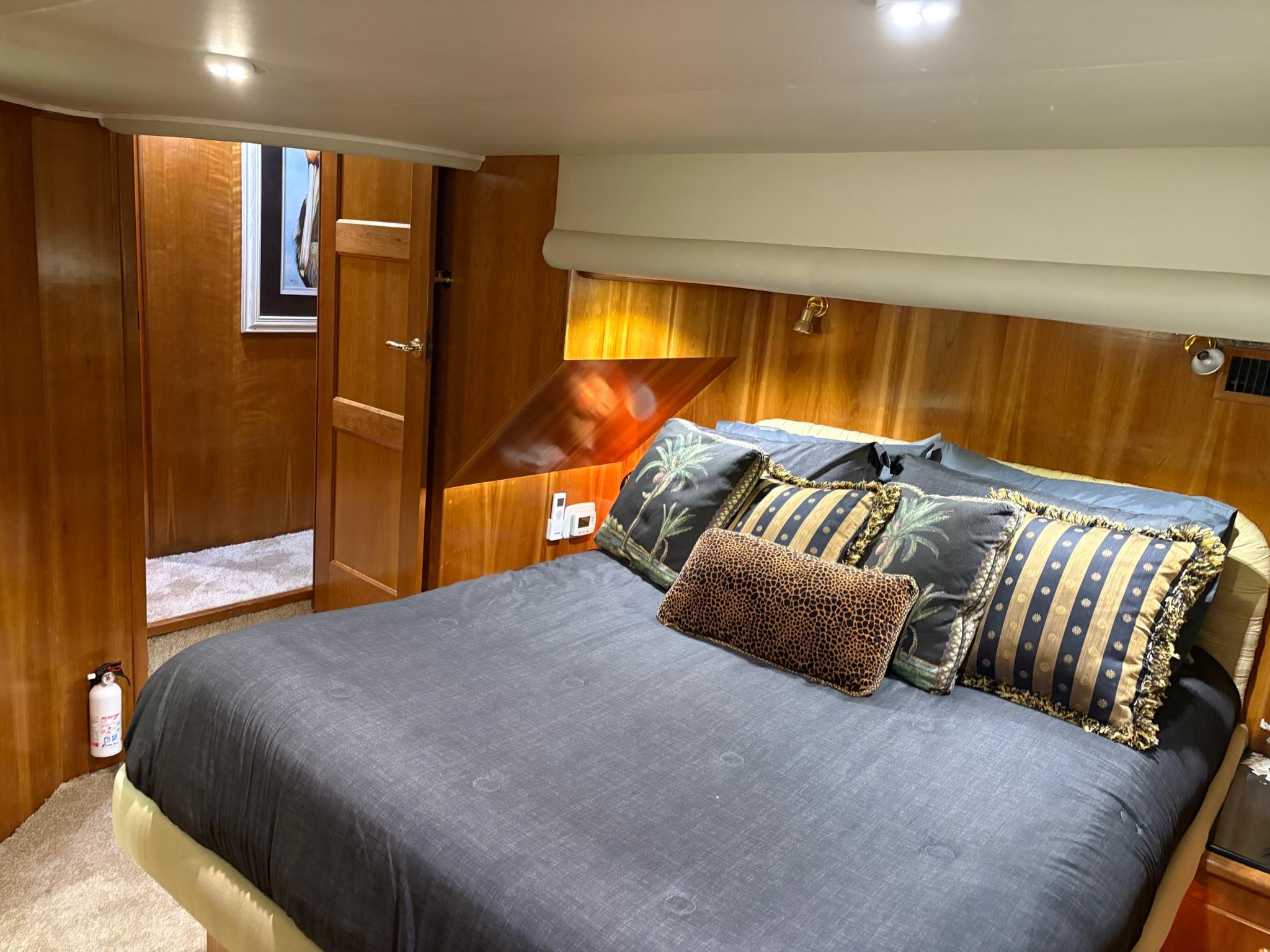 56' 2001 Navigator 5600 Pilothouse Classic