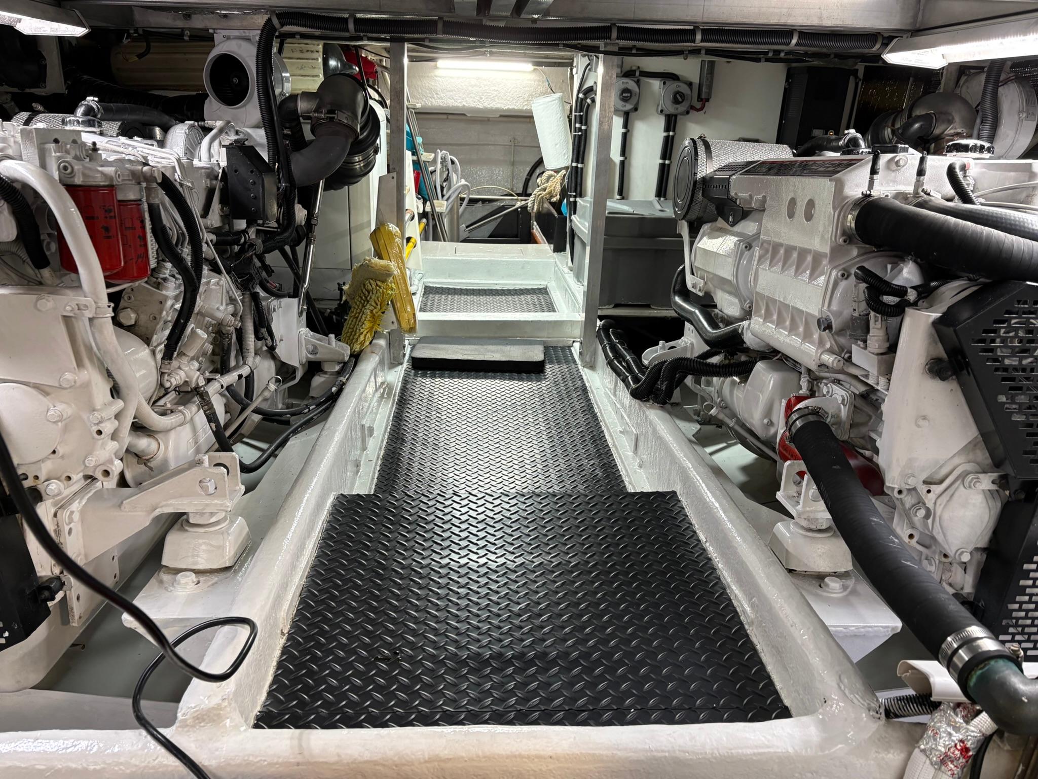 56' 2001 Navigator 5600 Pilothouse Classic