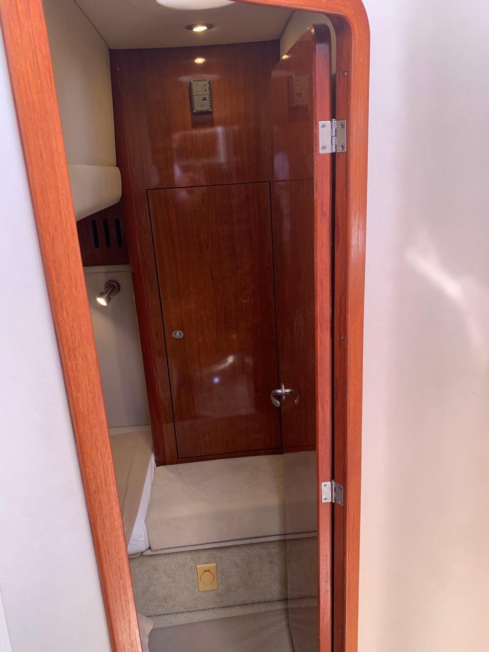 45' 2004 Sea Ray 420 Sedan Bridge