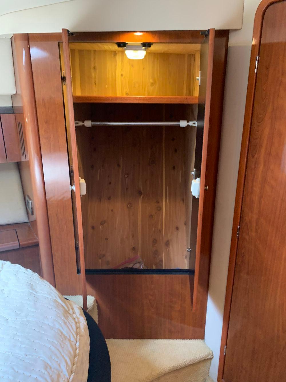 45' 2004 Sea Ray 420 Sedan Bridge