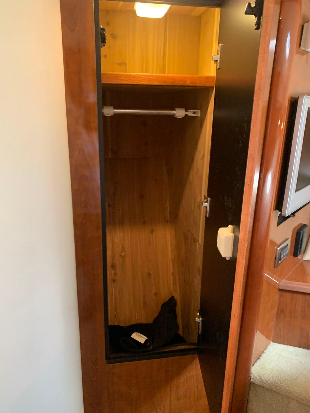 45' 2004 Sea Ray 420 Sedan Bridge