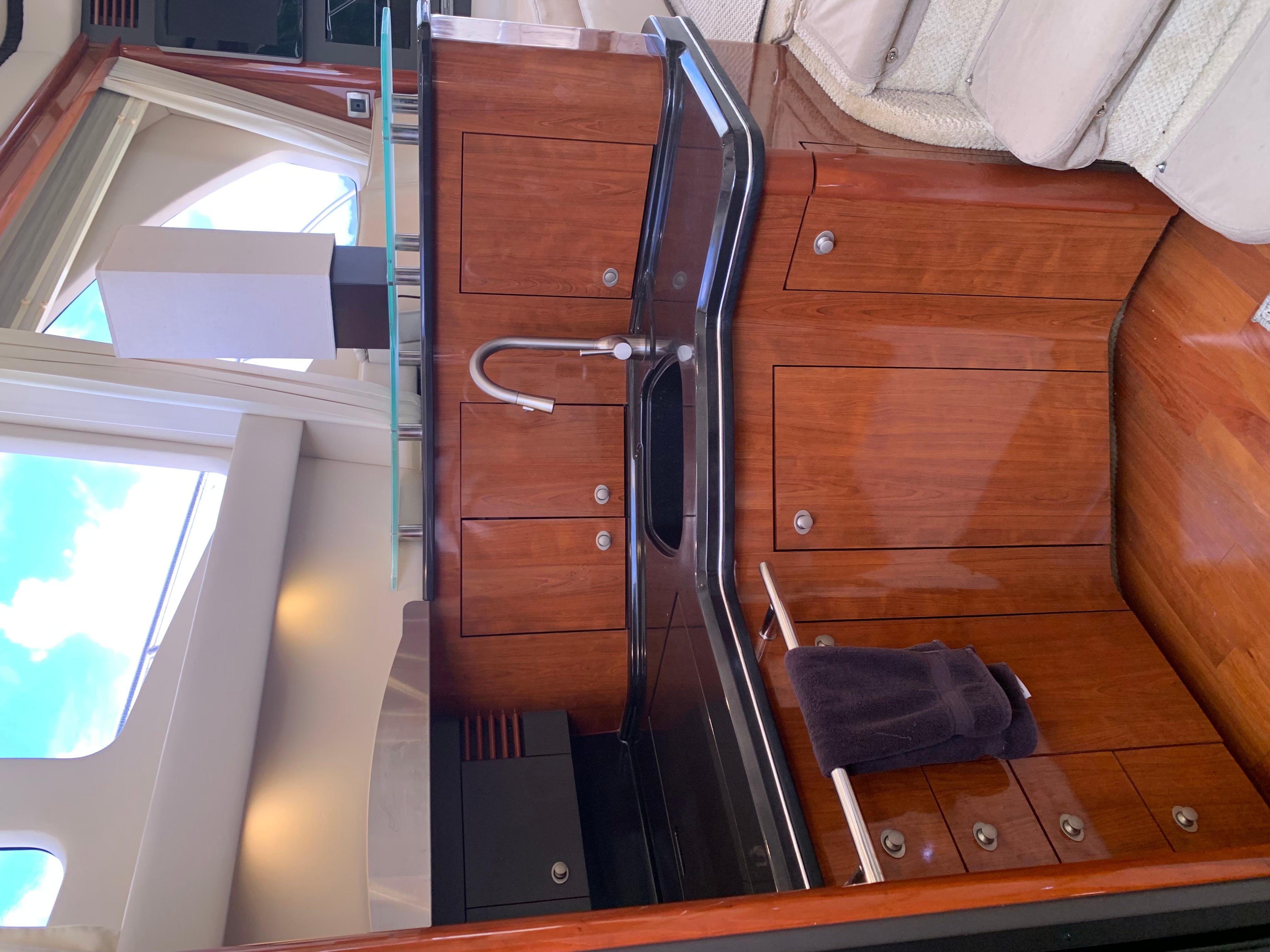 45' 2004 Sea Ray 420 Sedan Bridge