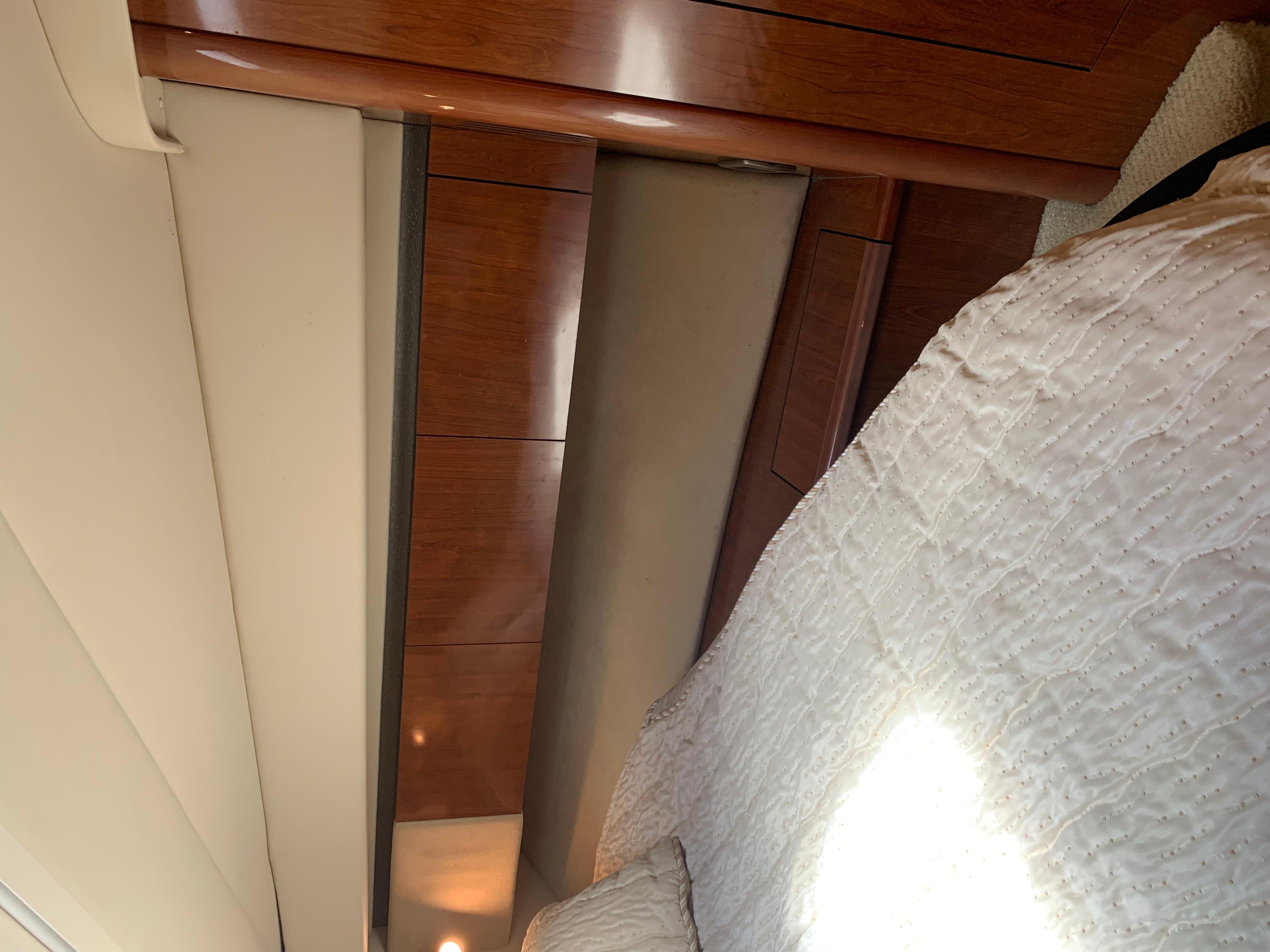45' 2004 Sea Ray 420 Sedan Bridge