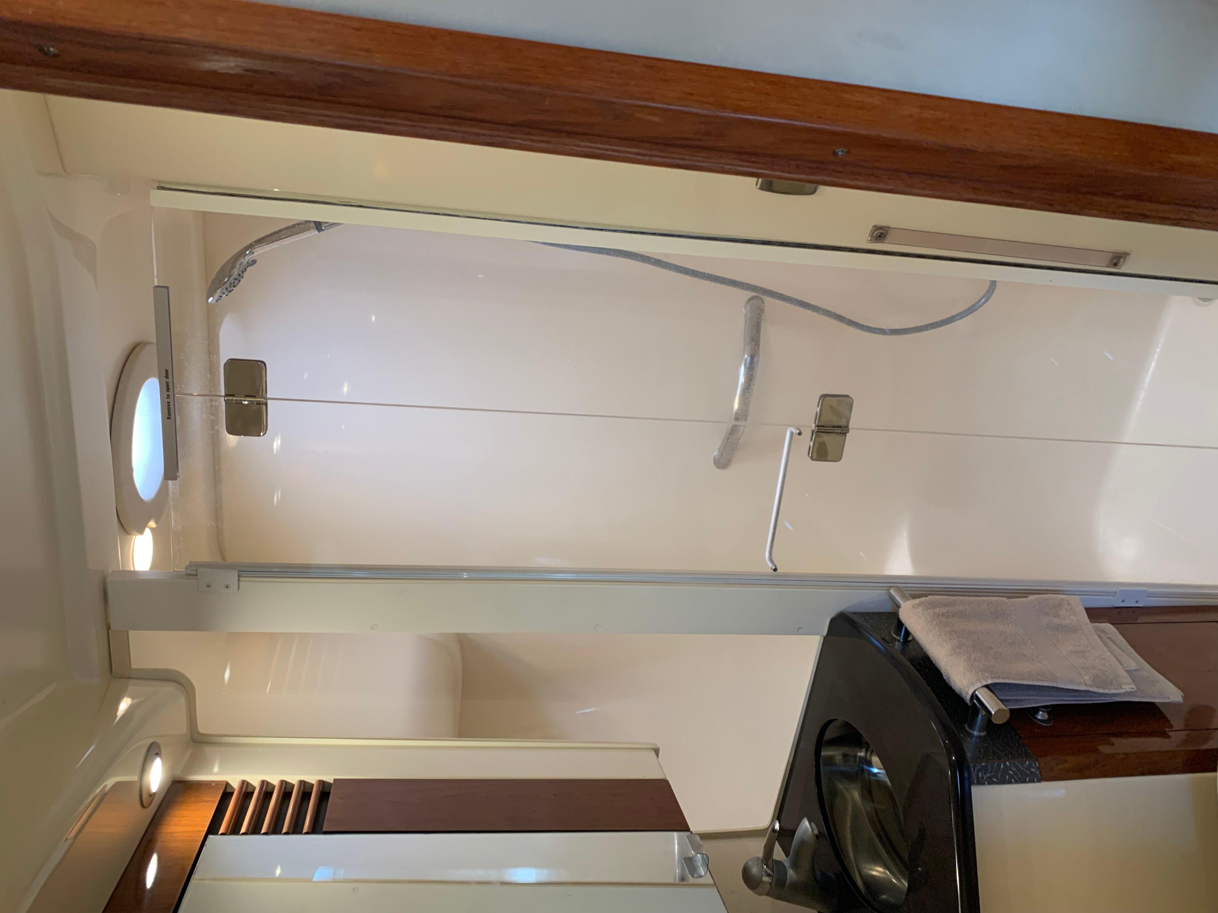 45' 2004 Sea Ray 420 Sedan Bridge
