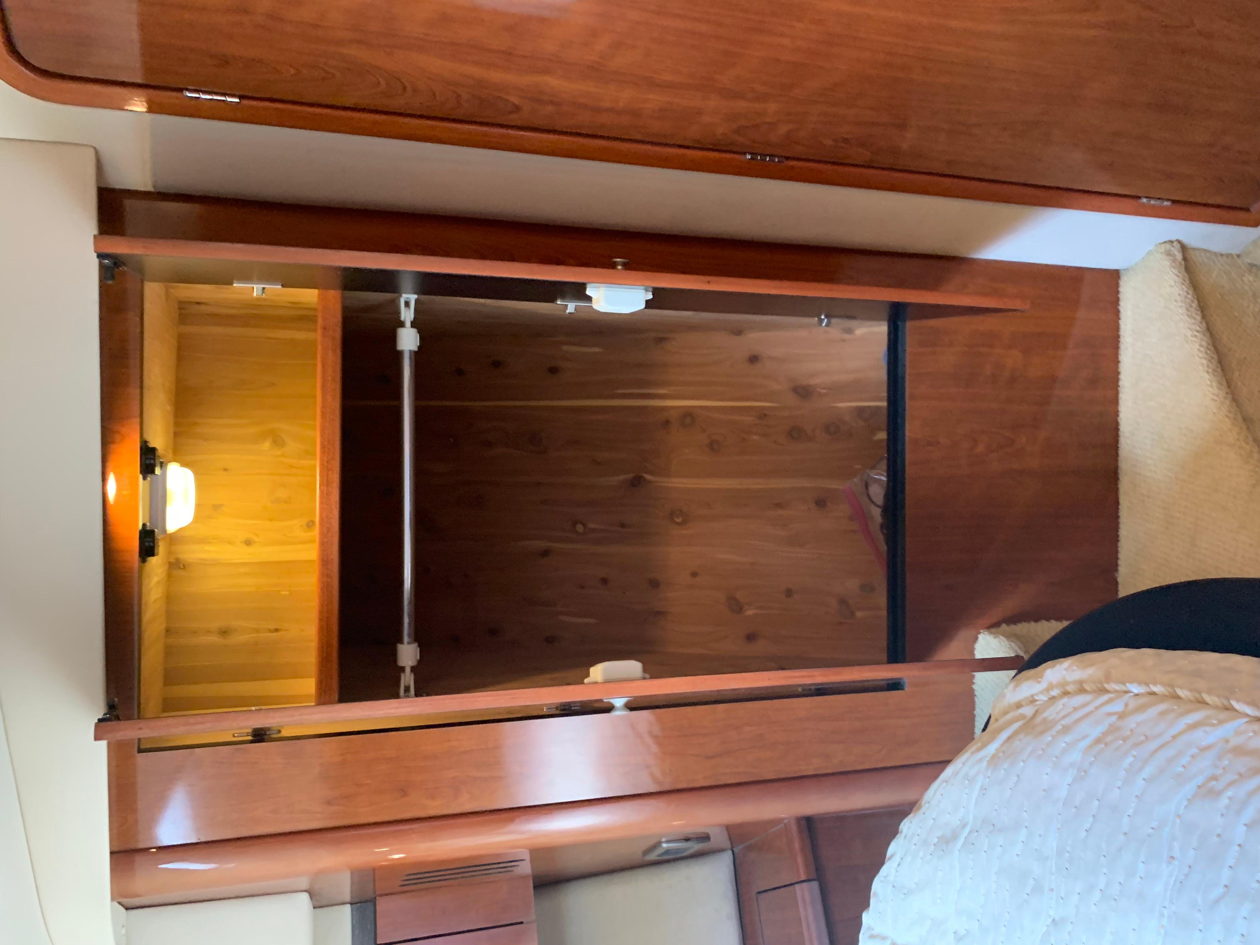 45' 2004 Sea Ray 420 Sedan Bridge