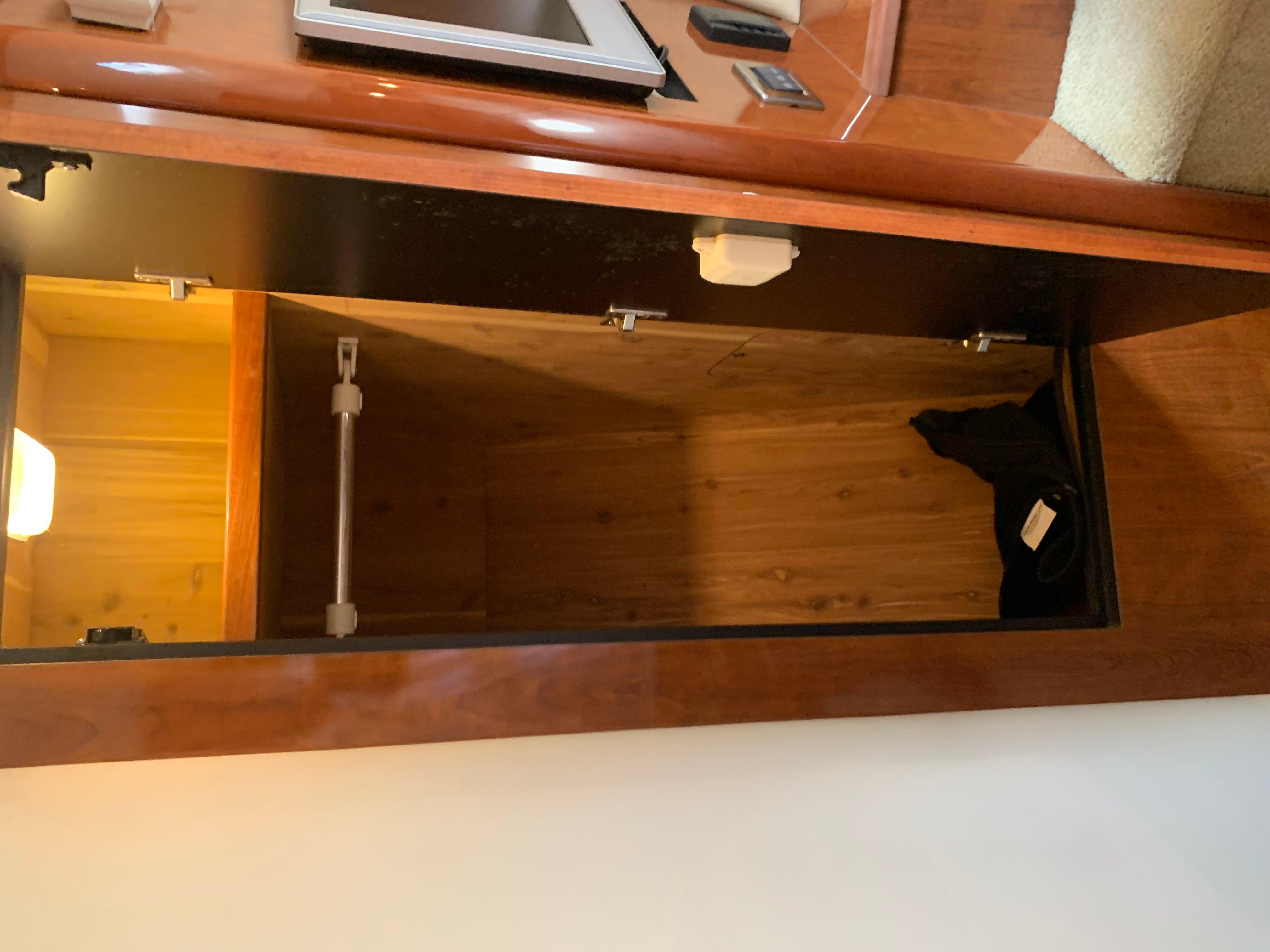 45' 2004 Sea Ray 420 Sedan Bridge
