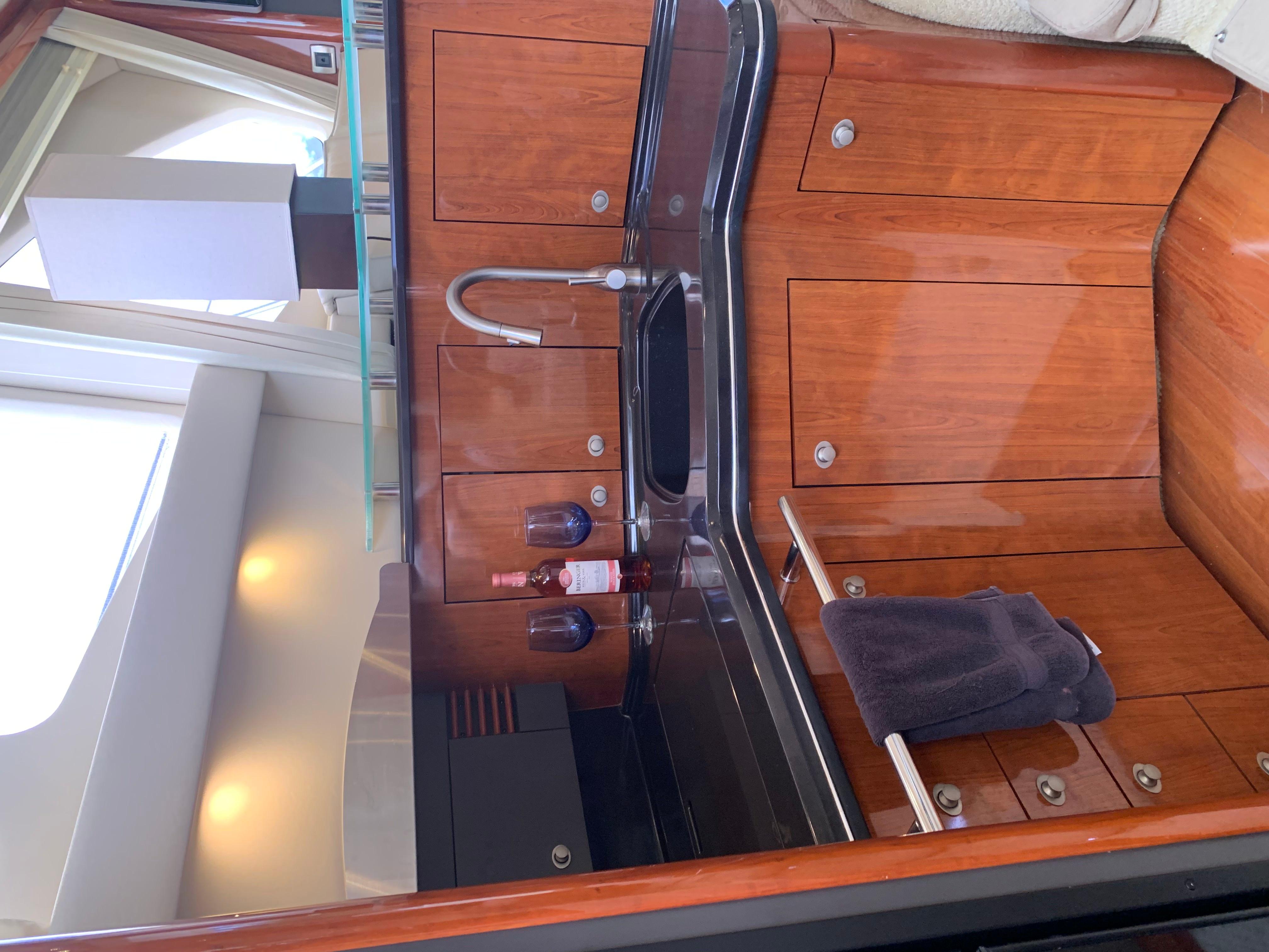 45' 2004 Sea Ray 420 Sedan Bridge