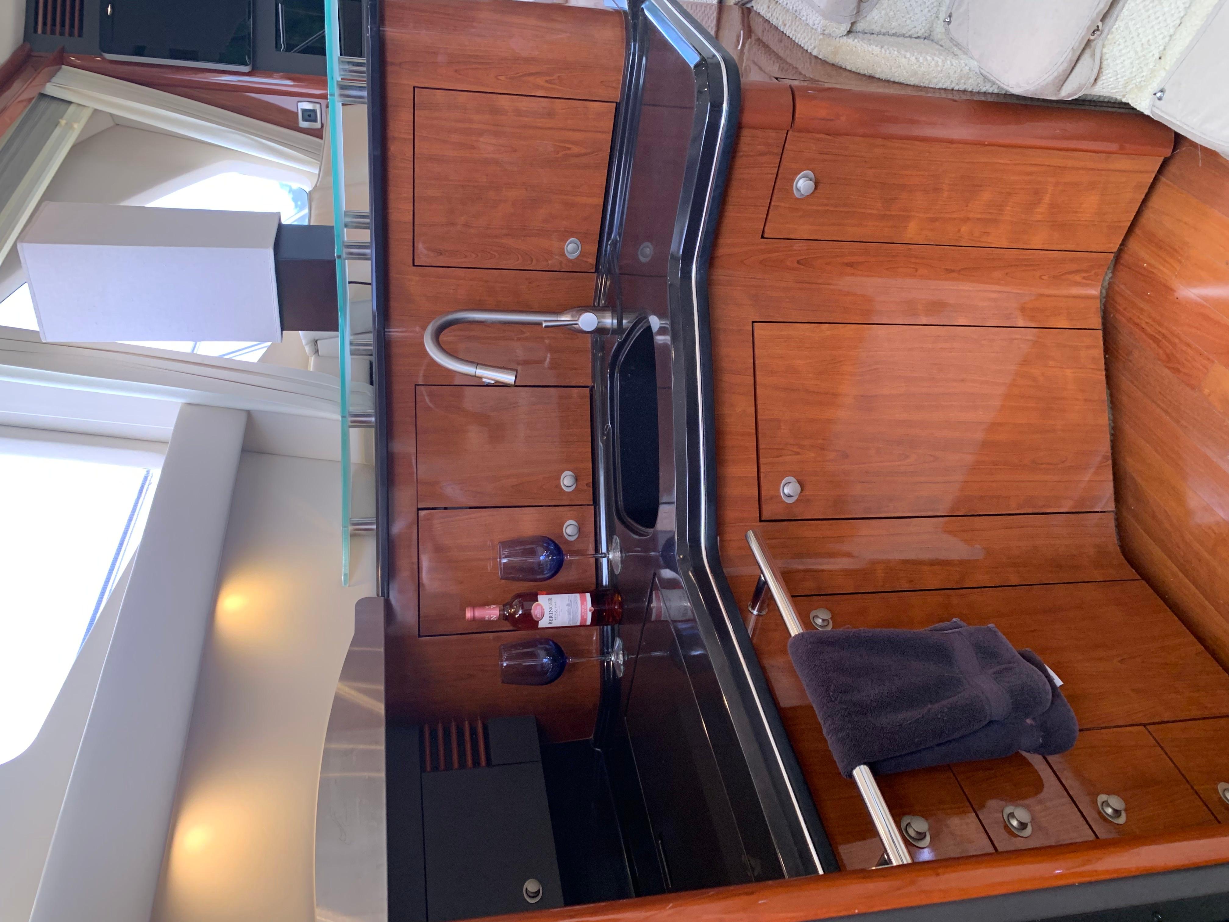 45' 2004 Sea Ray 420 Sedan Bridge