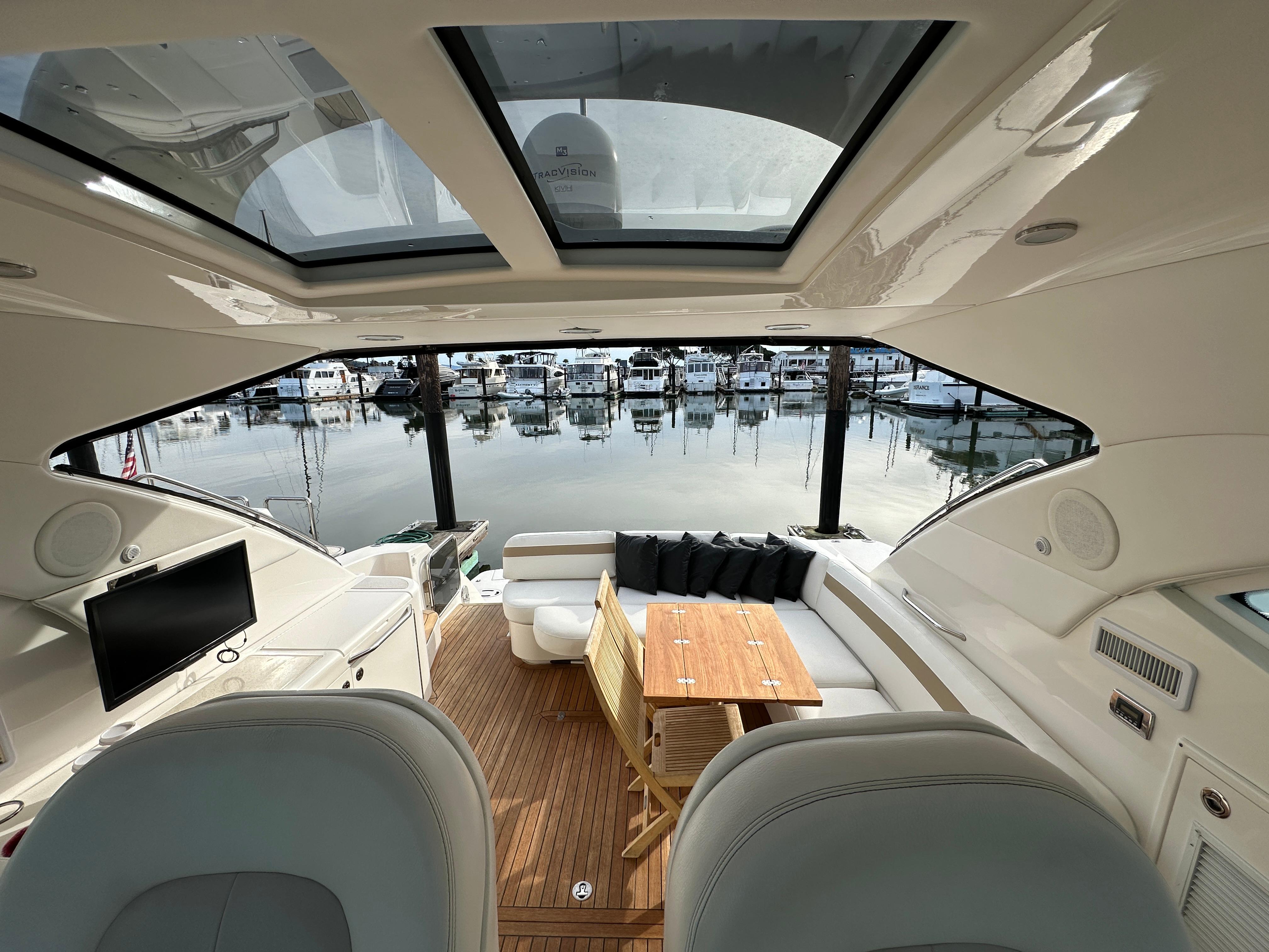 54' 2010 Sea Ray Sundancer 540