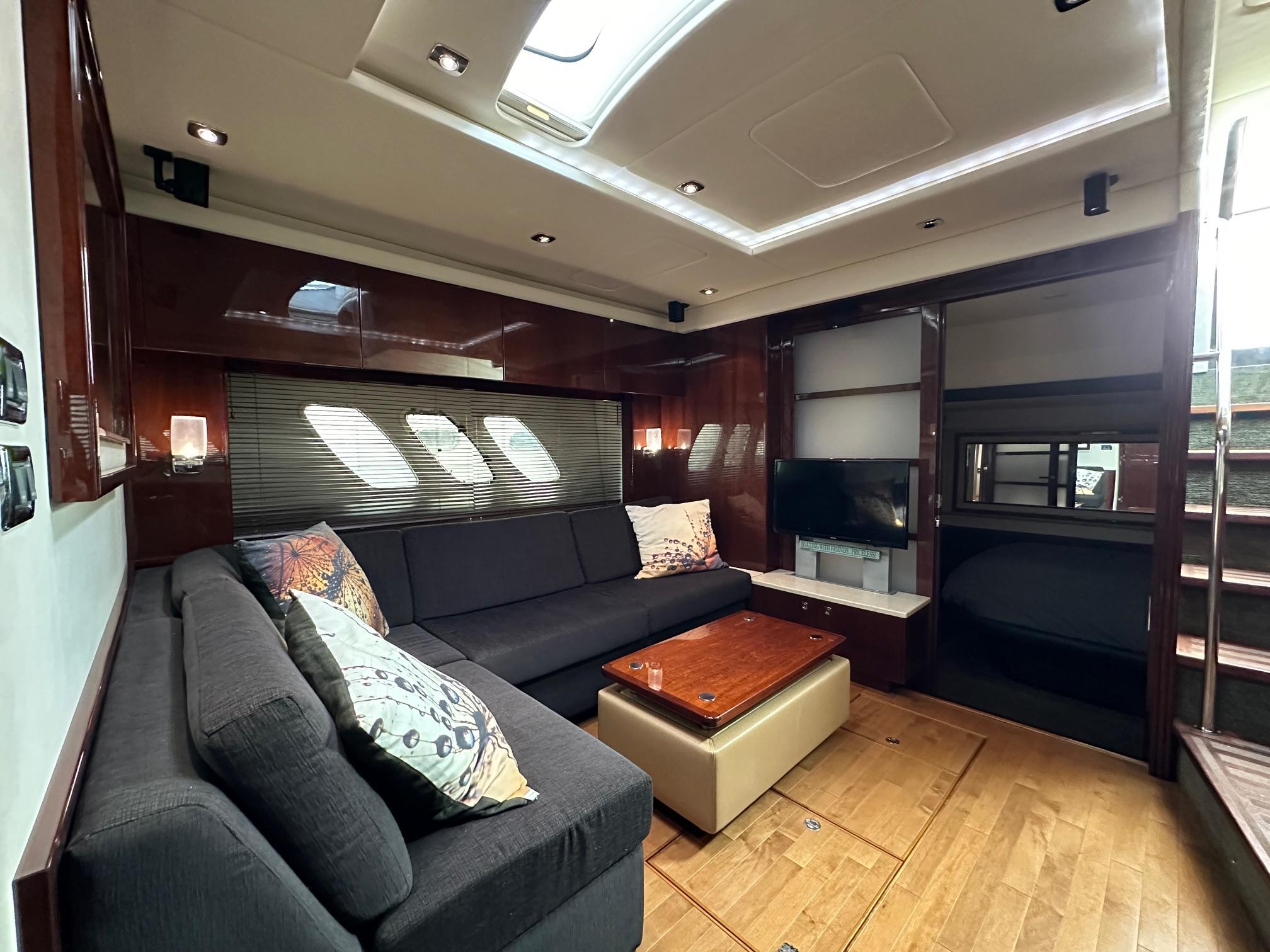 54' 2010 Sea Ray Sundancer 540