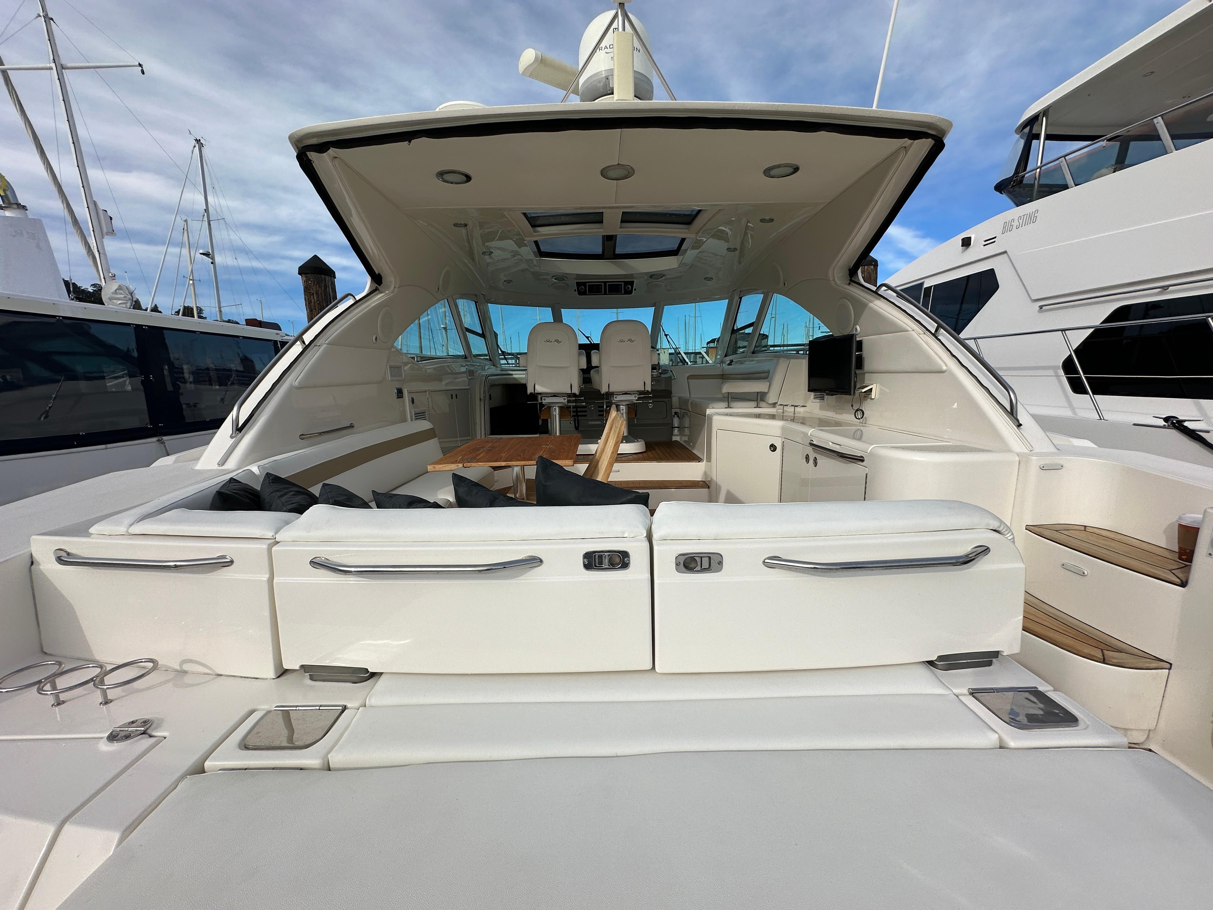 54' 2010 Sea Ray Sundancer 540