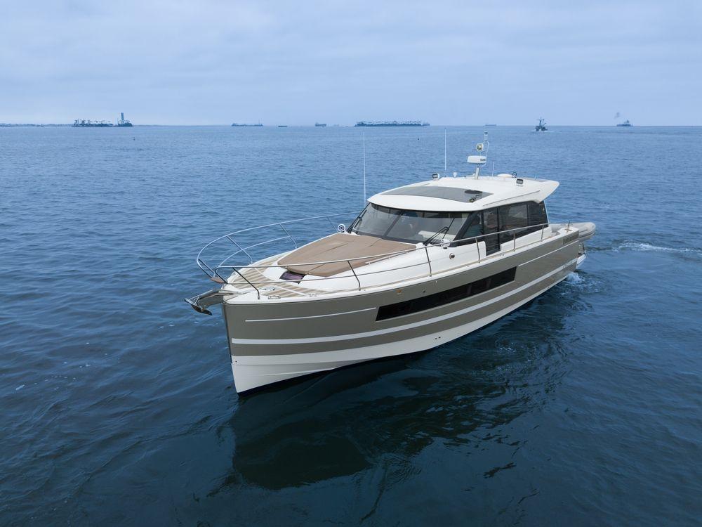 45' 2014 Jeanneau NC 14