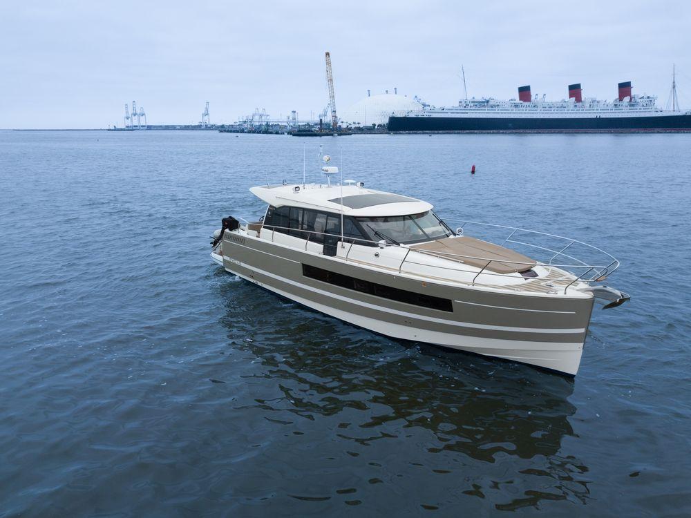 45' 2014 Jeanneau NC 14