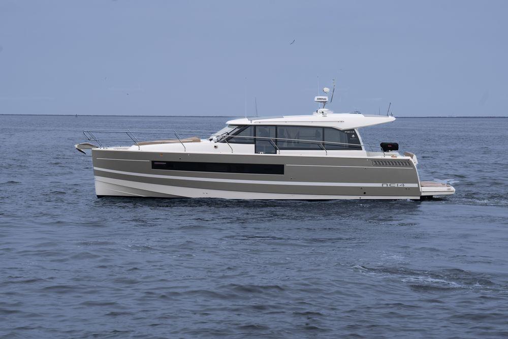 45' 2014 Jeanneau NC 14