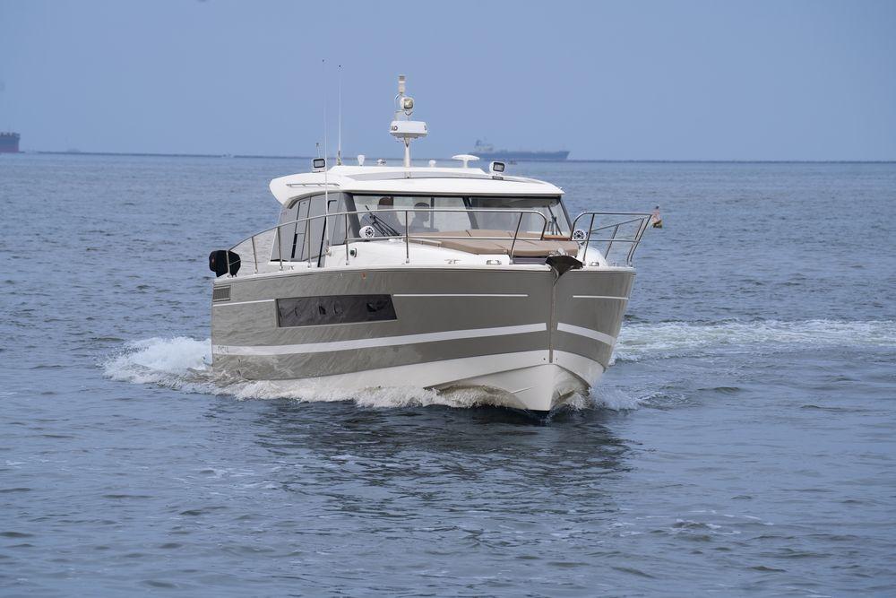45' 2014 Jeanneau NC 14
