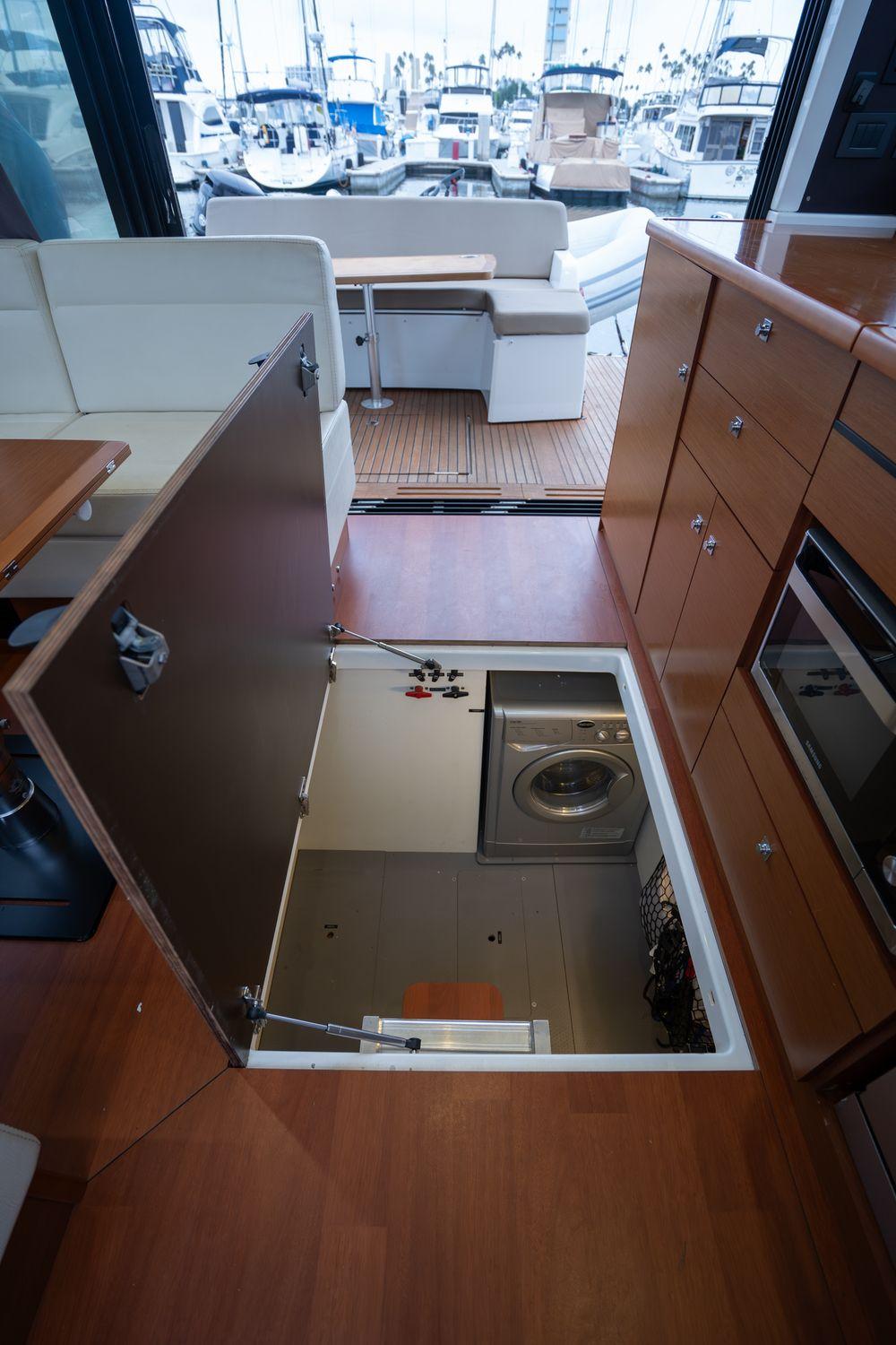 45' 2014 Jeanneau NC 14