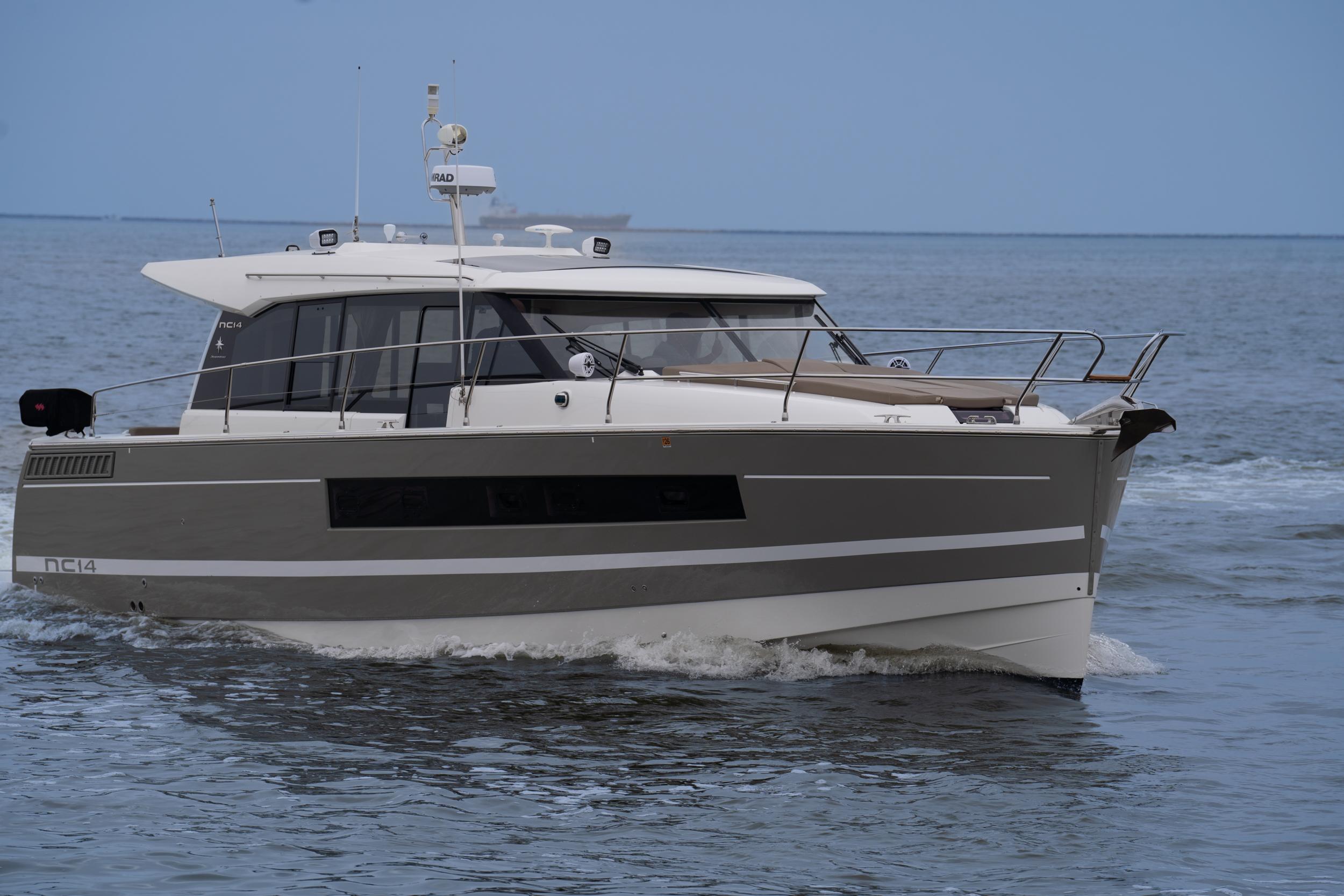45' 2014 Jeanneau NC 14