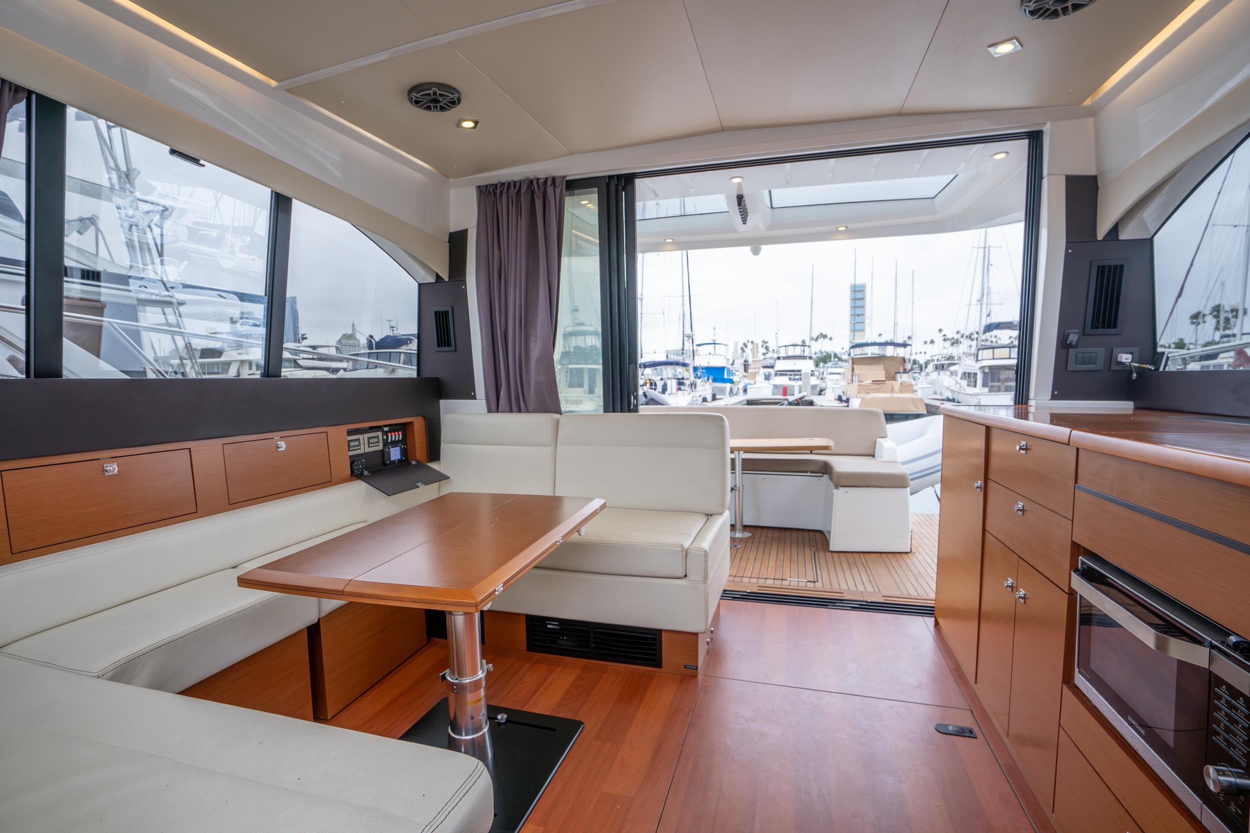 45' 2014 Jeanneau NC 14
