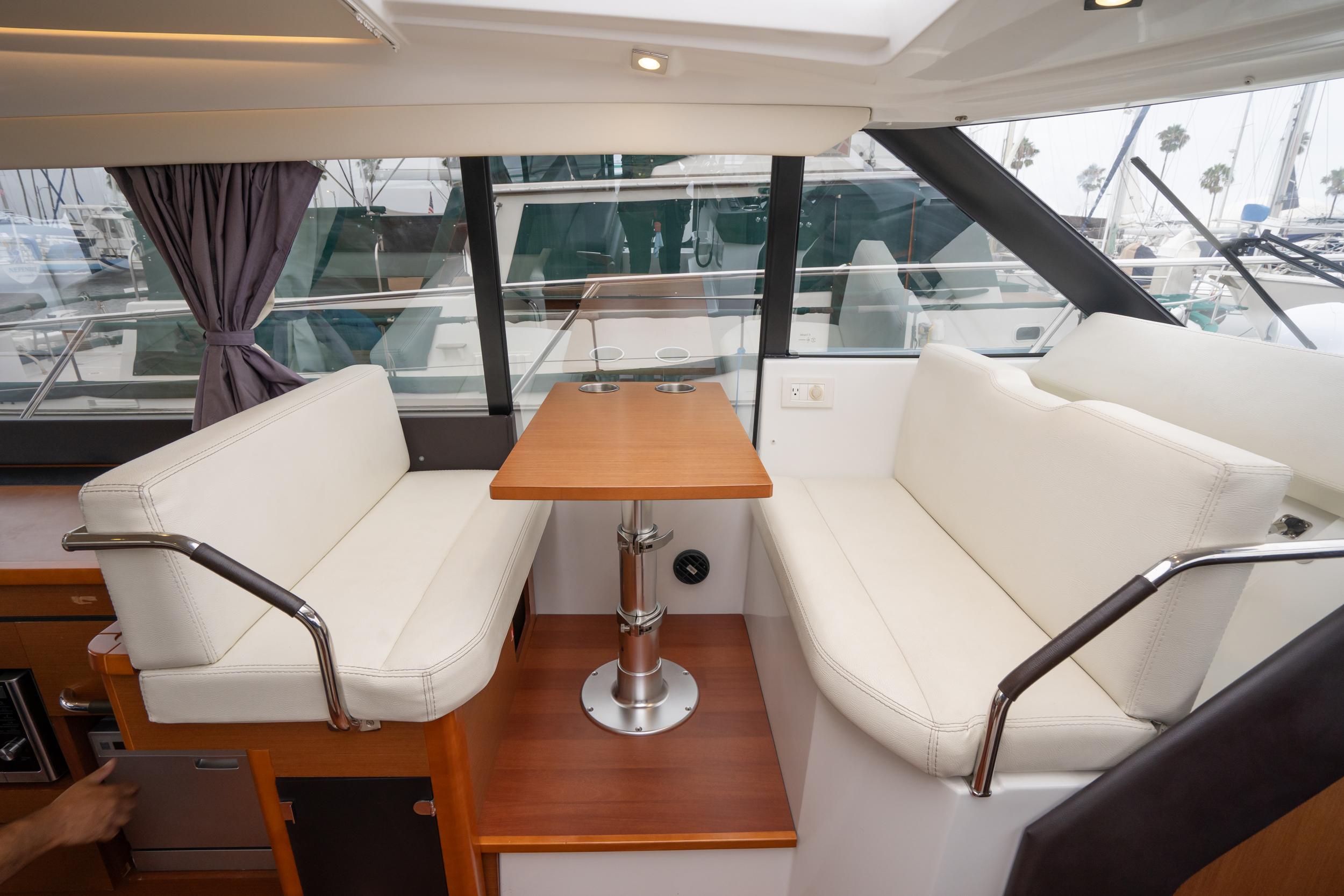 45' 2014 Jeanneau NC 14