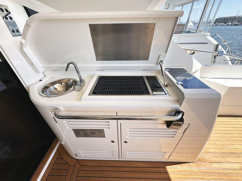 57' 2019 Sunseeker Predator 57