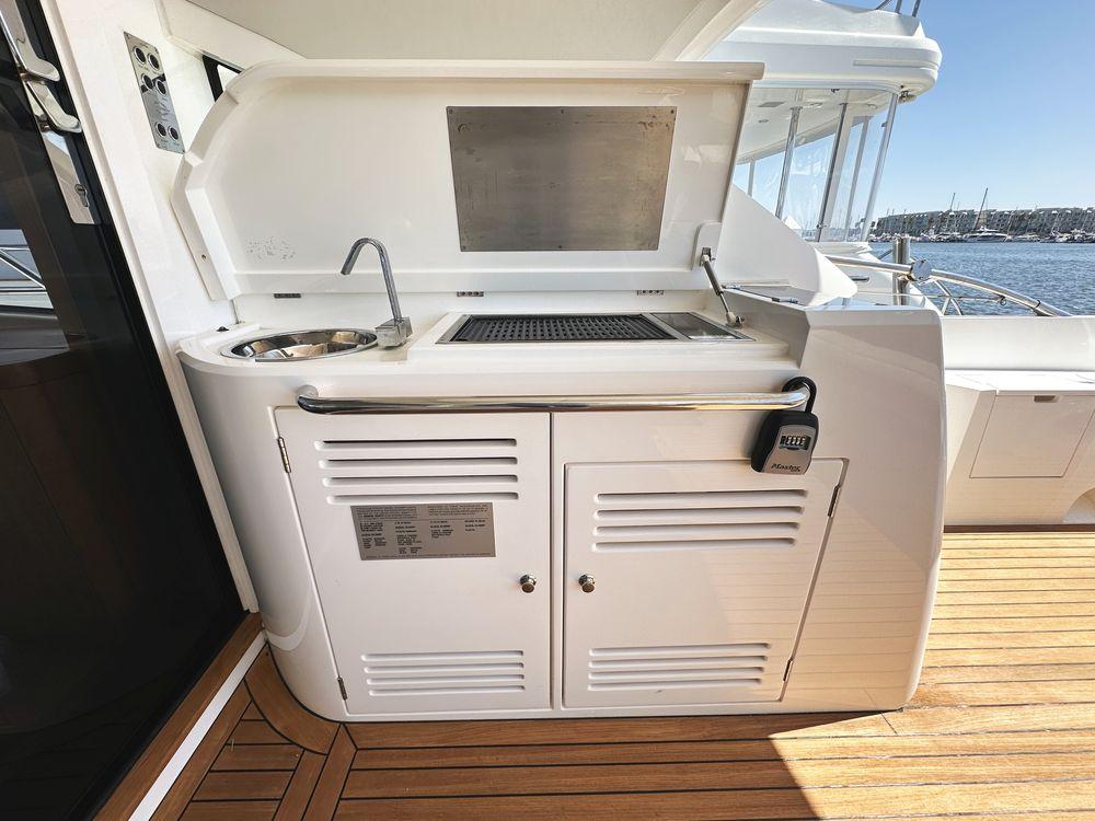 57' 2019 Sunseeker Predator 57