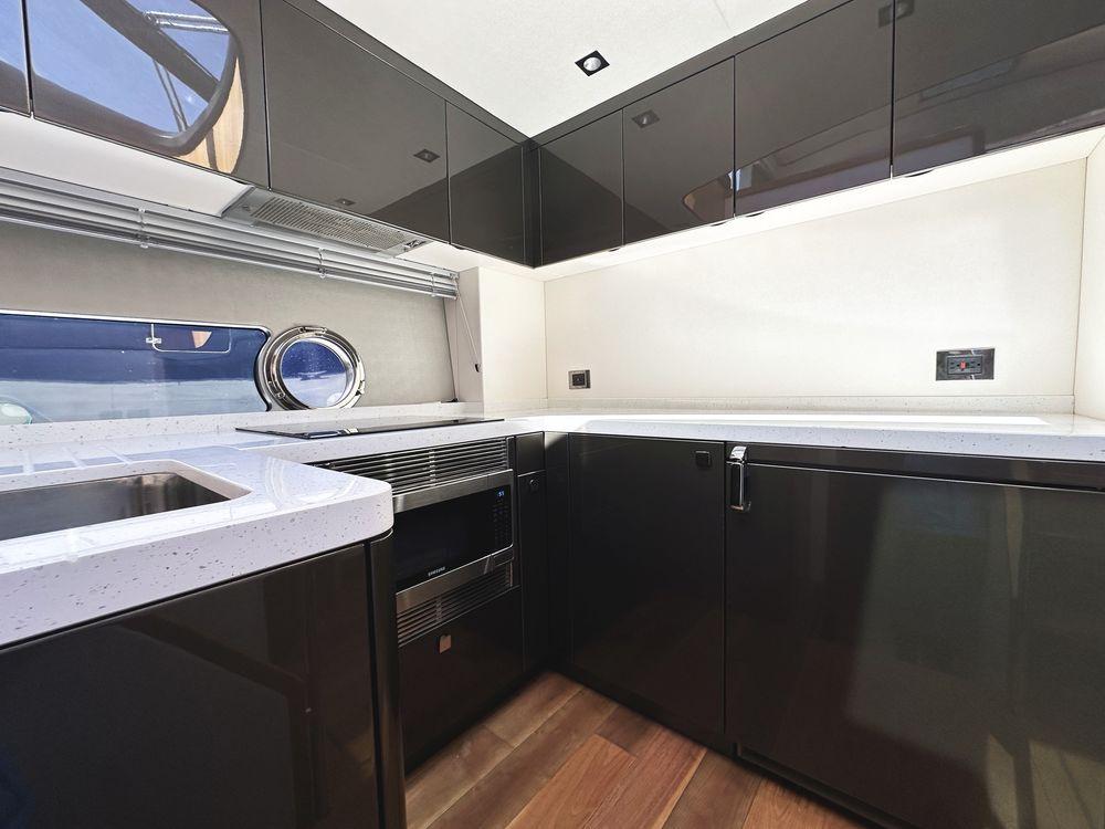 57' 2019 Sunseeker Predator 57