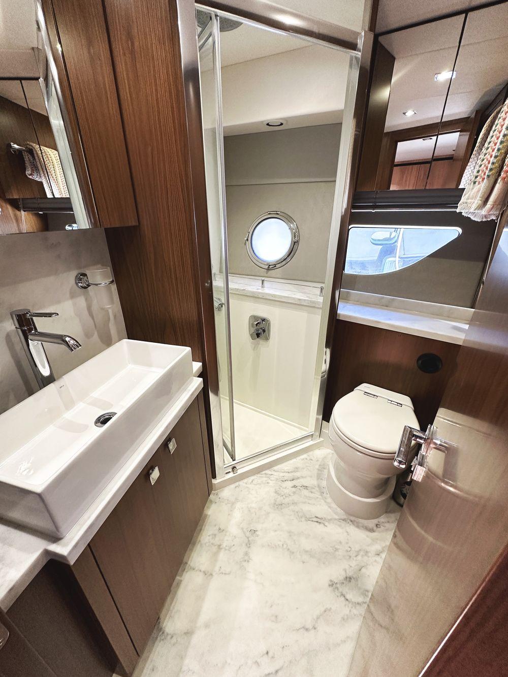 57' 2019 Sunseeker Predator 57