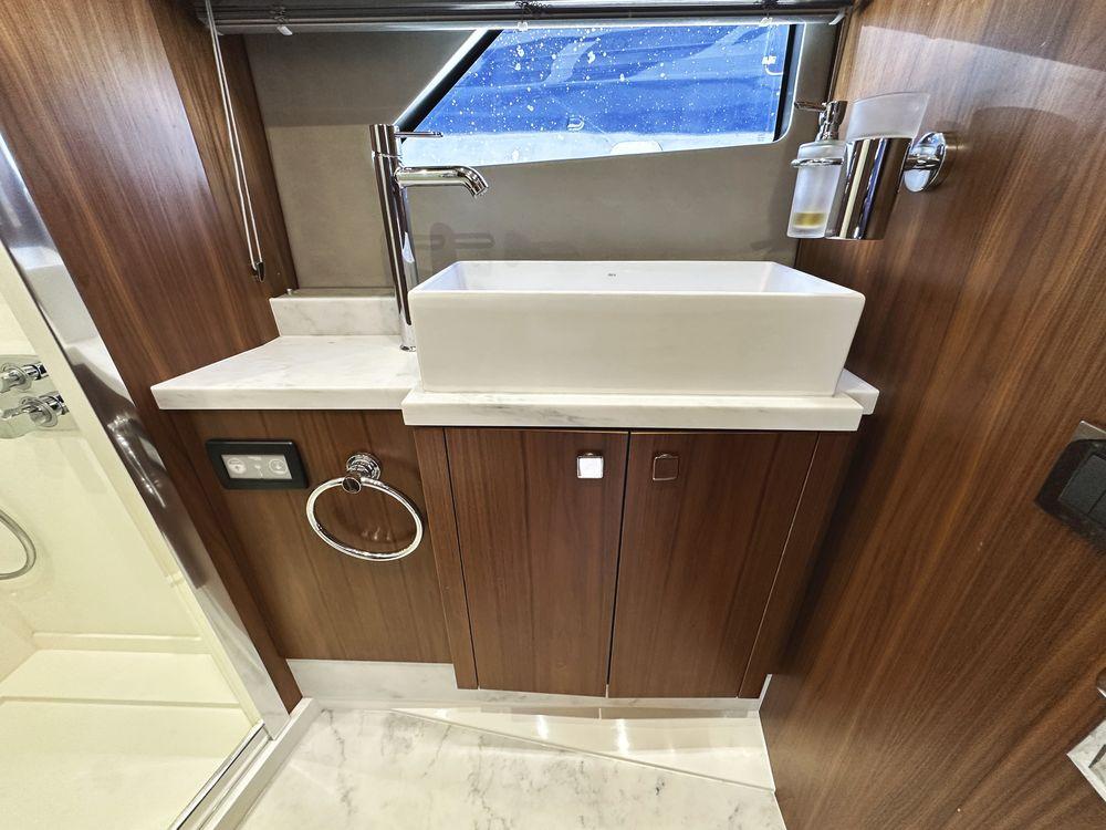 57' 2019 Sunseeker Predator 57