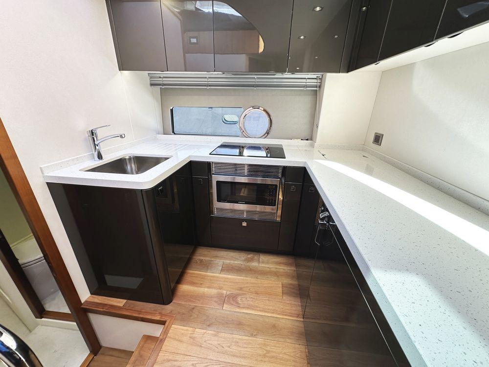 57' 2019 Sunseeker Predator 57