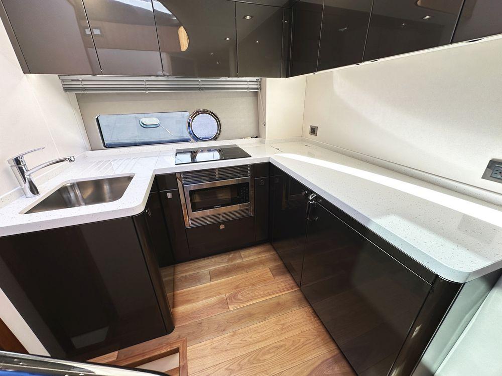 57' 2019 Sunseeker Predator 57