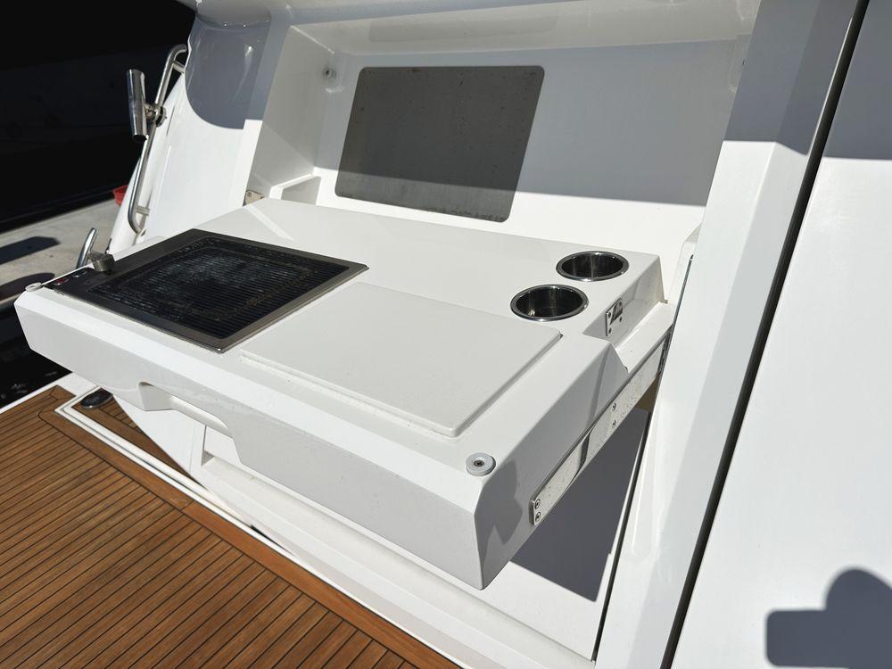 57' 2019 Sunseeker Predator 57